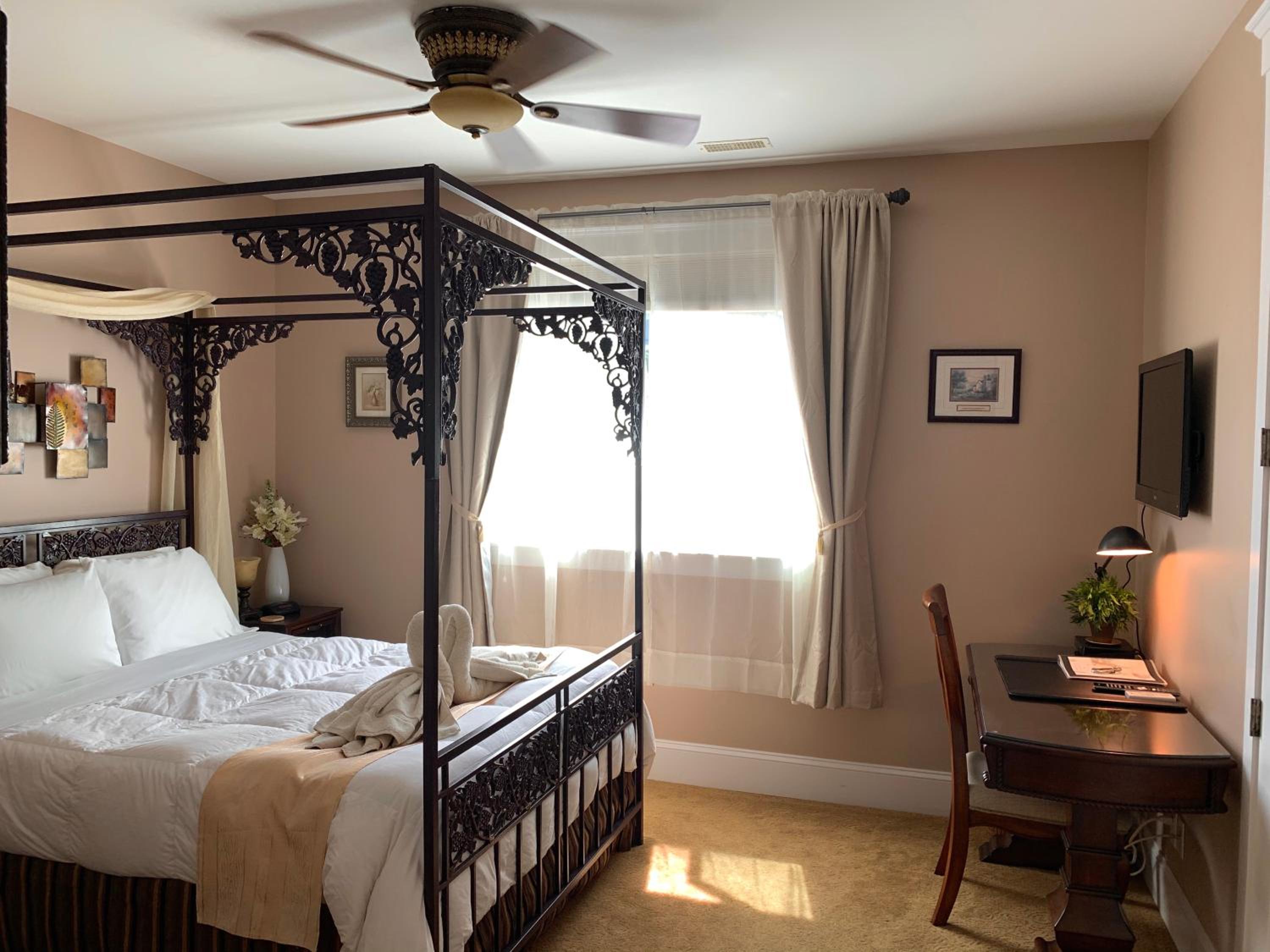 Queen Room photo 3