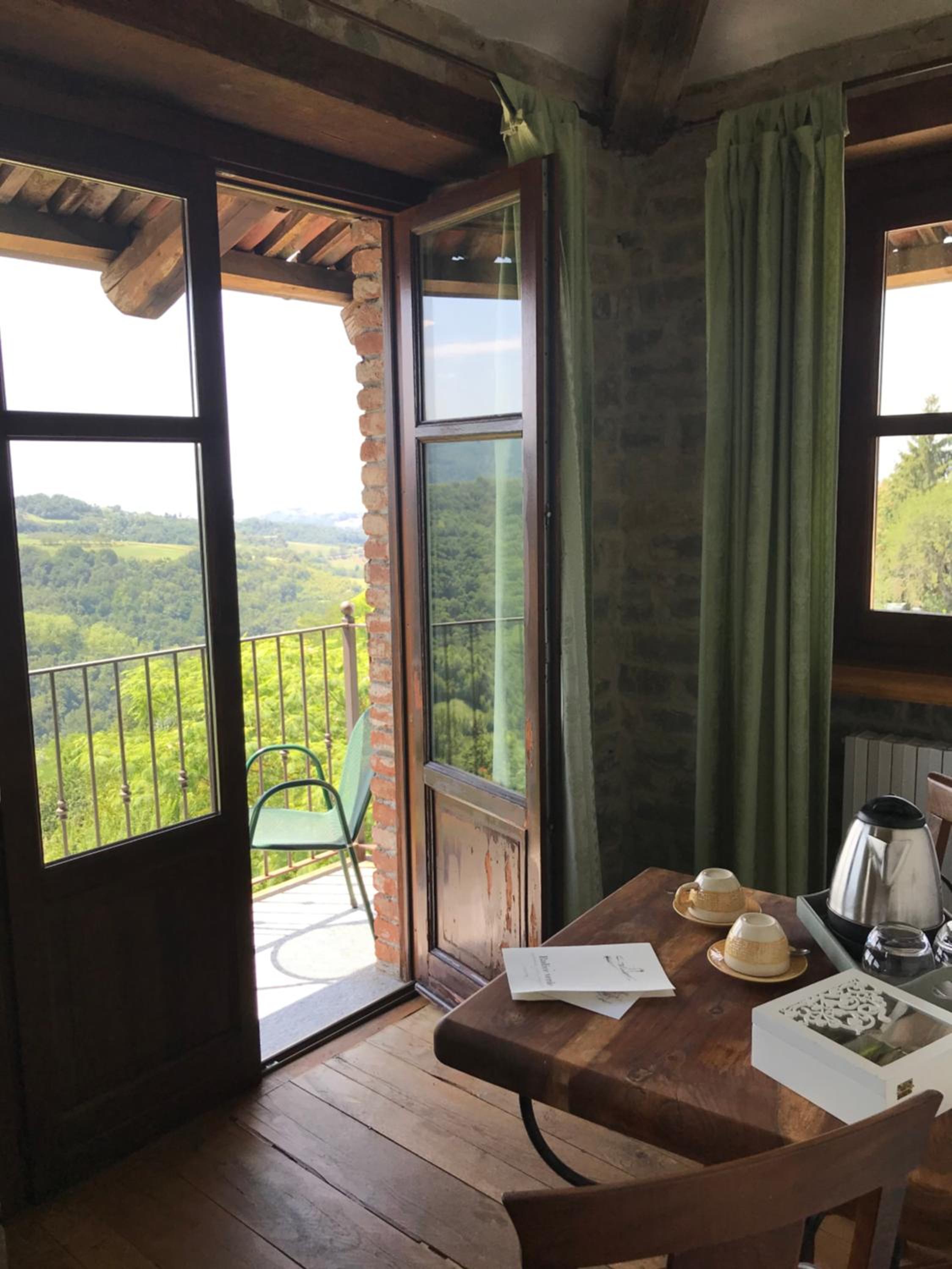 Junior Suite with Balcony - Photo 16
