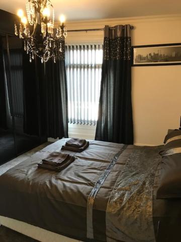 Double Room With Shared Bathroom (No Kitchen) photo 1