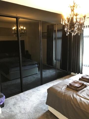 Double Room With Shared Bathroom (No Kitchen) photo 2