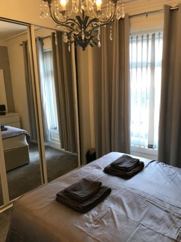 Double Room With Shared Bathroom (No Kitchen) photo 2