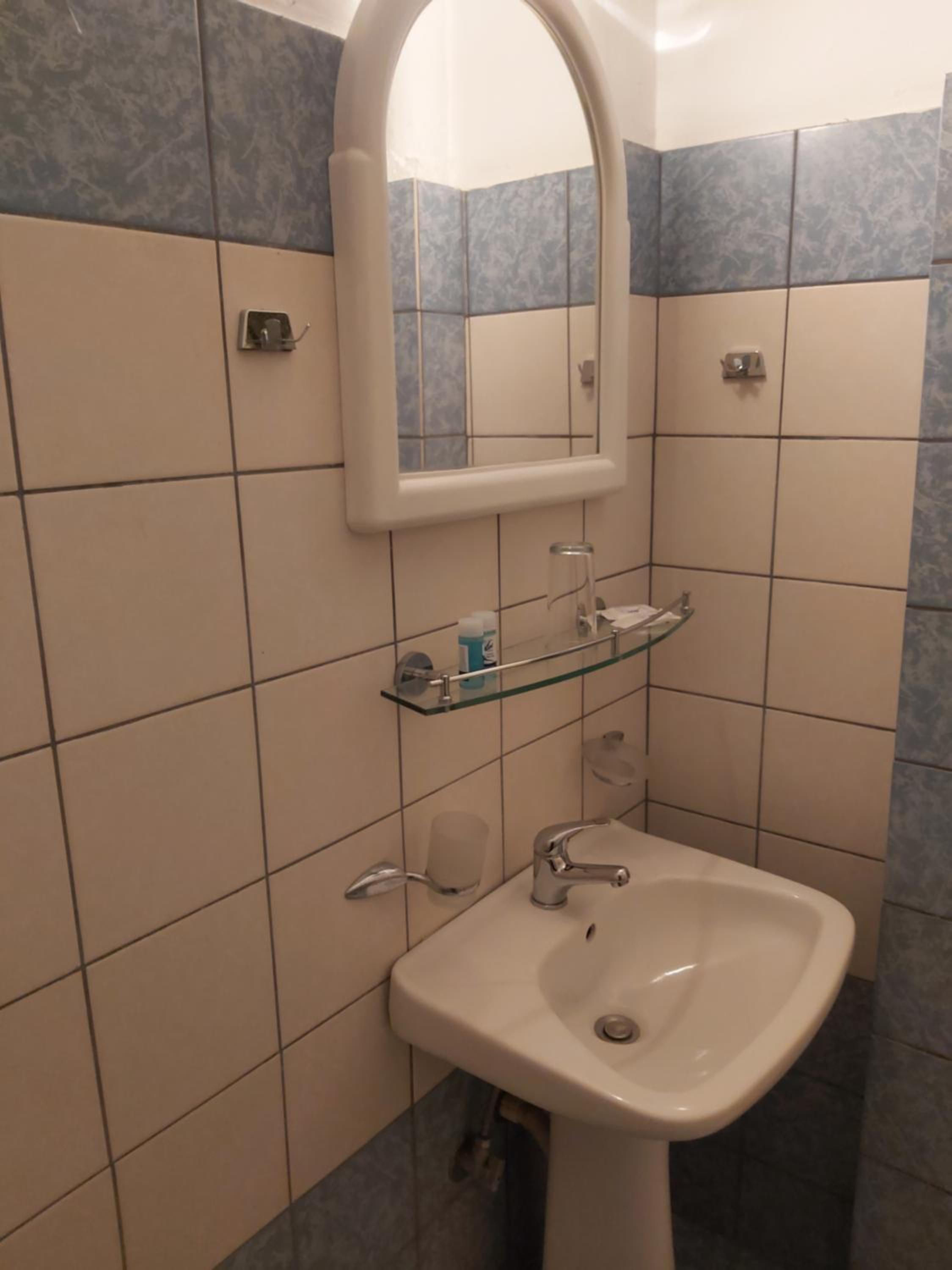 Standard Twin Room - Photo 3
