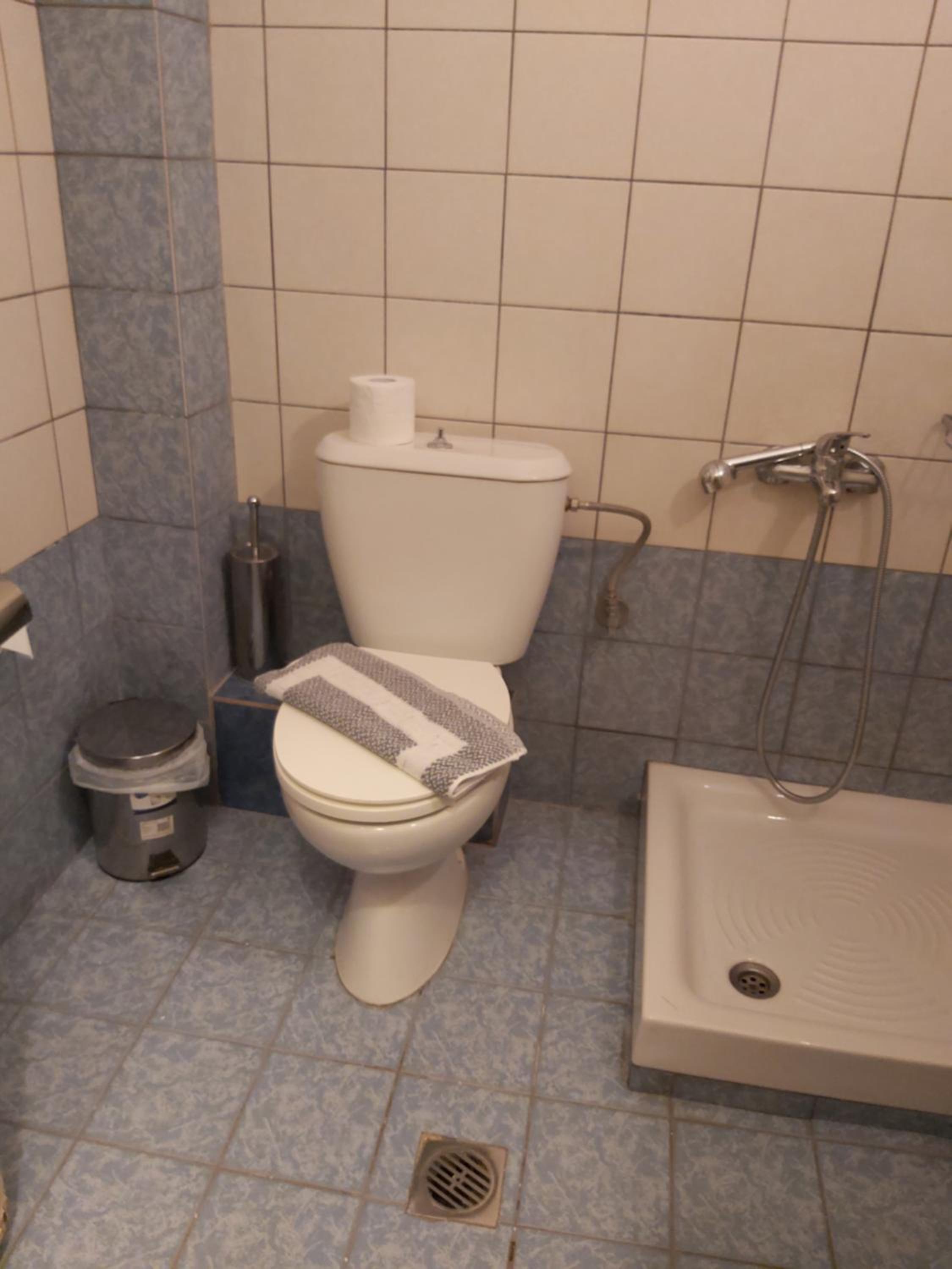 Standard Twin Room - Photo 4