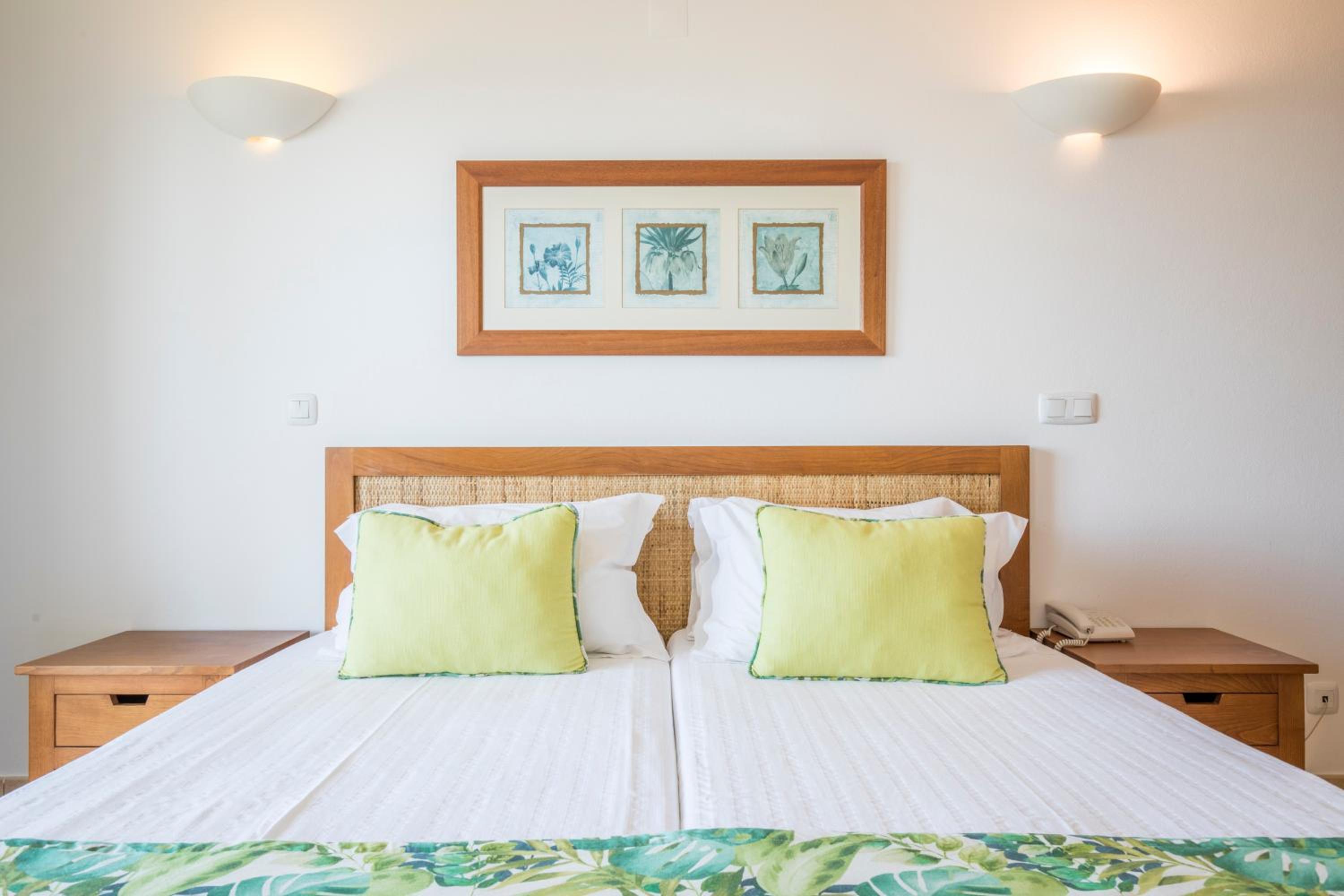 One-Bedroom Apartment with Garden View - Photo 9