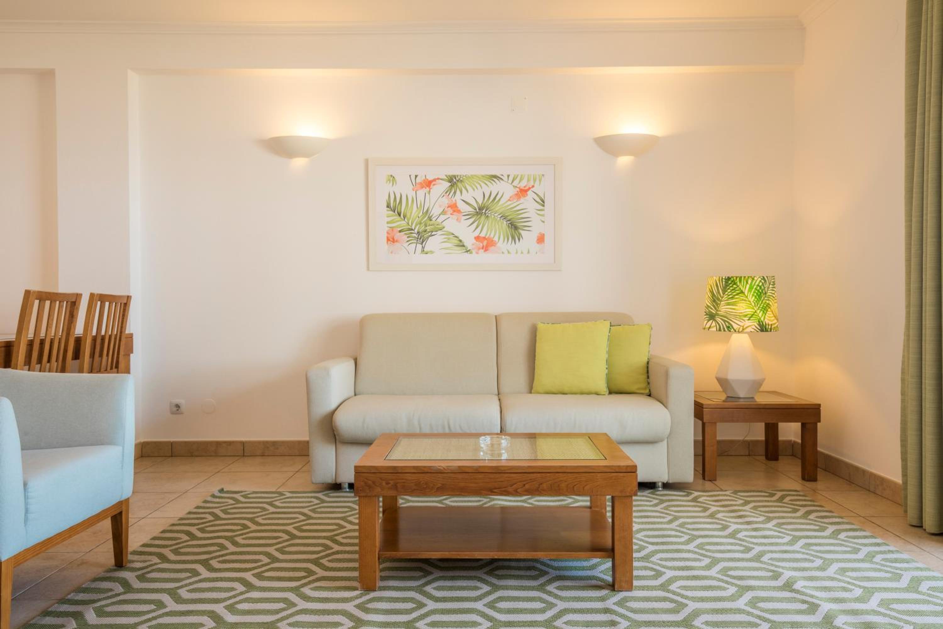 One-Bedroom Apartment with Garden View - Photo 6