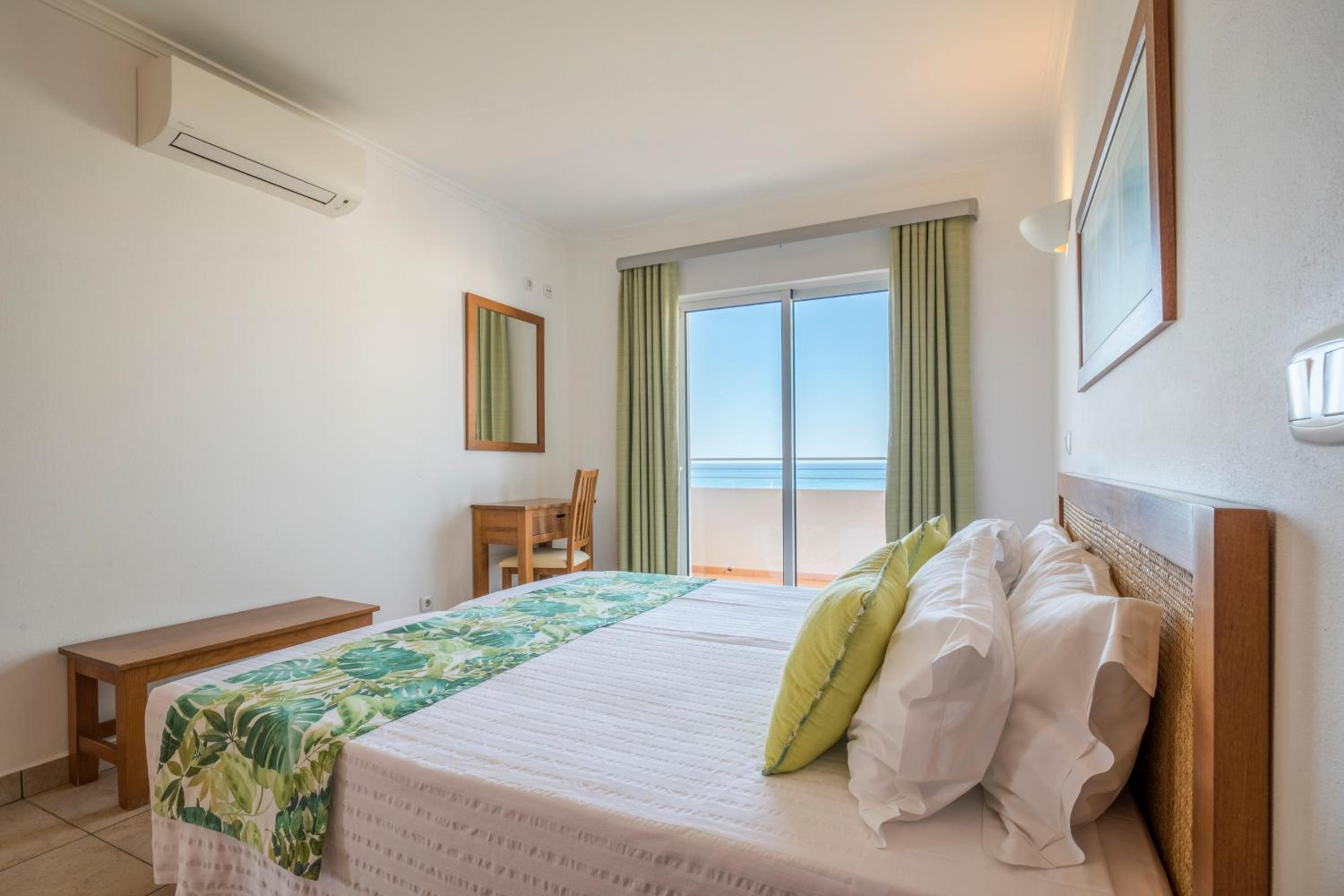 One-Bedroom Apartment with Sea View - Photo 3