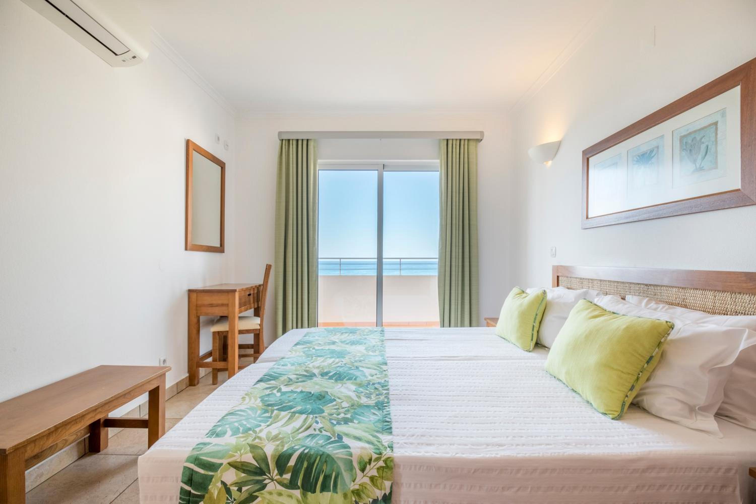 One-Bedroom Apartment with Sea View - Photo 4