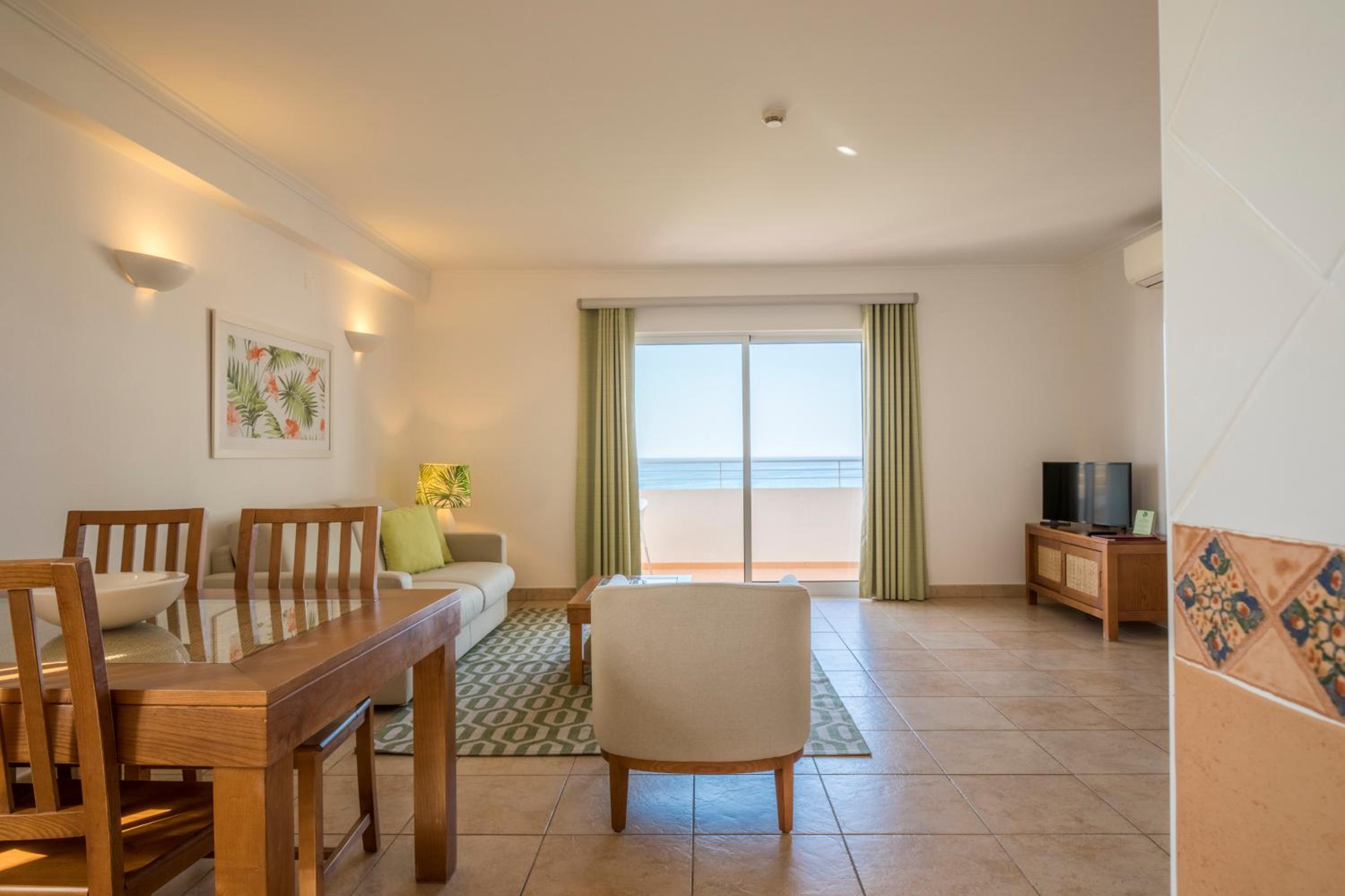 One-Bedroom Apartment with Sea View - Photo 5