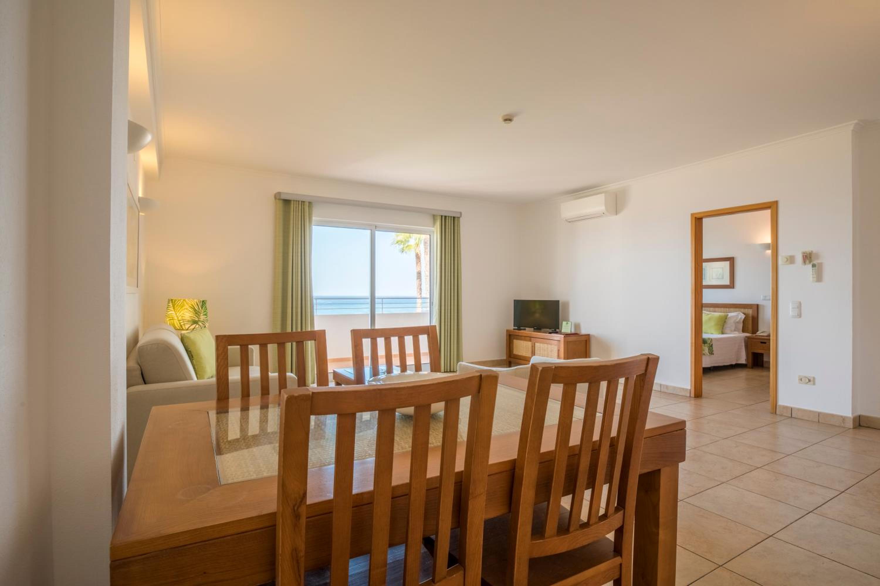 One-Bedroom Apartment with Sea View - Photo 6