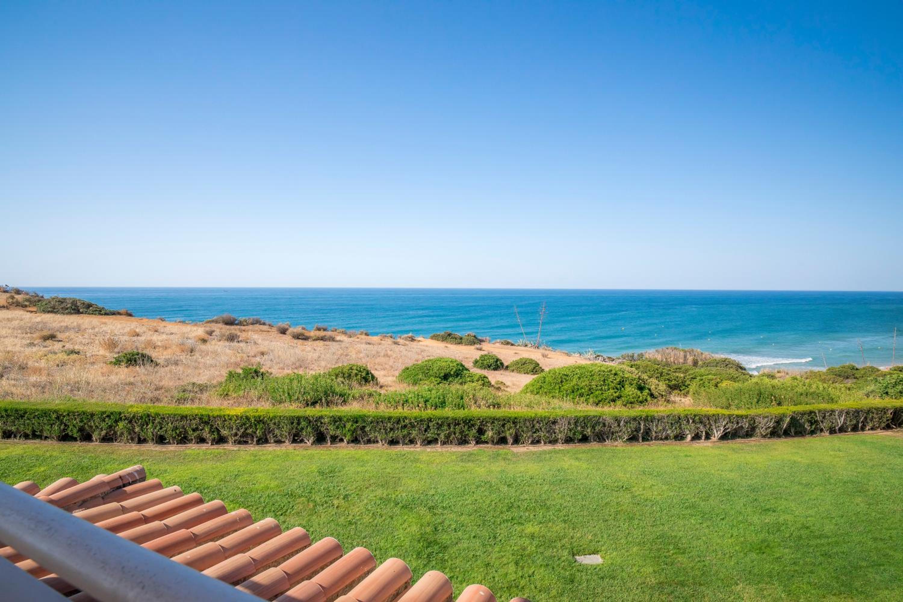 Deluxe One-Bedroom Apartment with Sea View - Photo 7