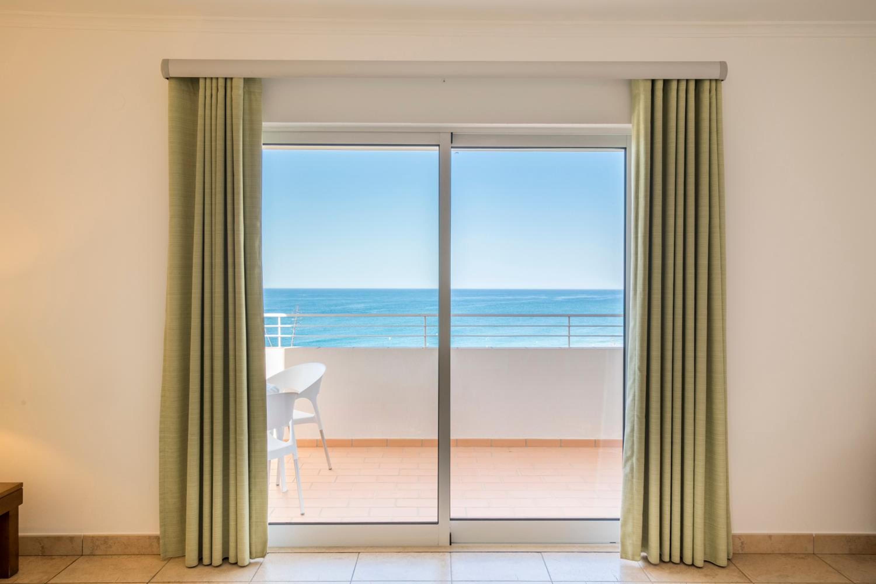 Deluxe One-Bedroom Apartment with Sea View - Photo 6