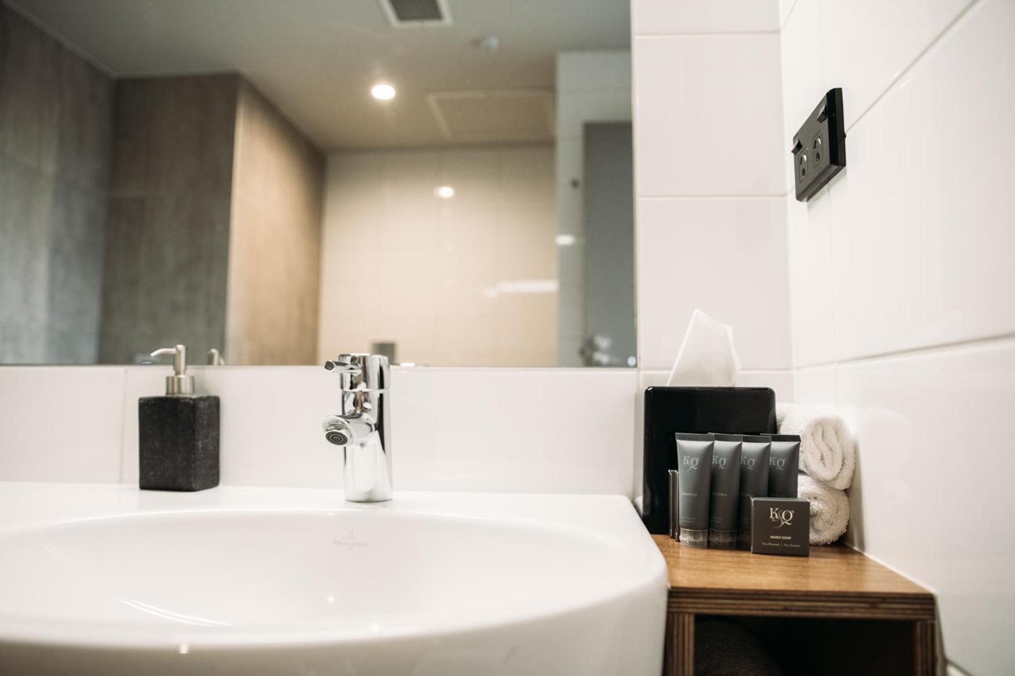 Luxury Two-Bedroom Apartment (King Henry Suite)