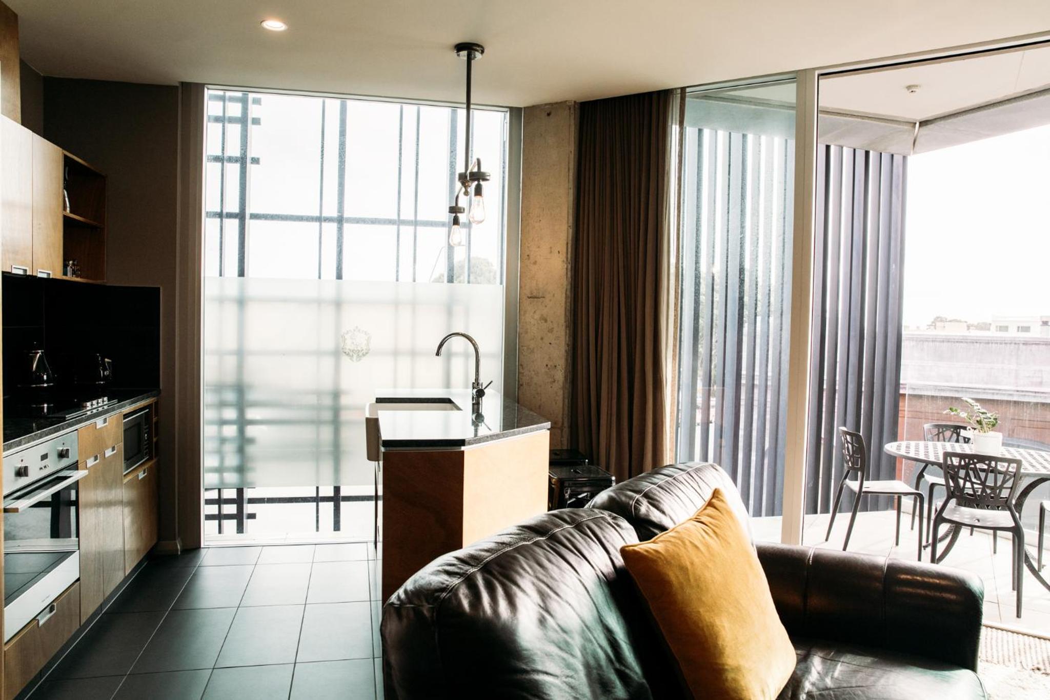 Luxury Two-Bedroom Apartment (King Henry Suite) thumbnail 6