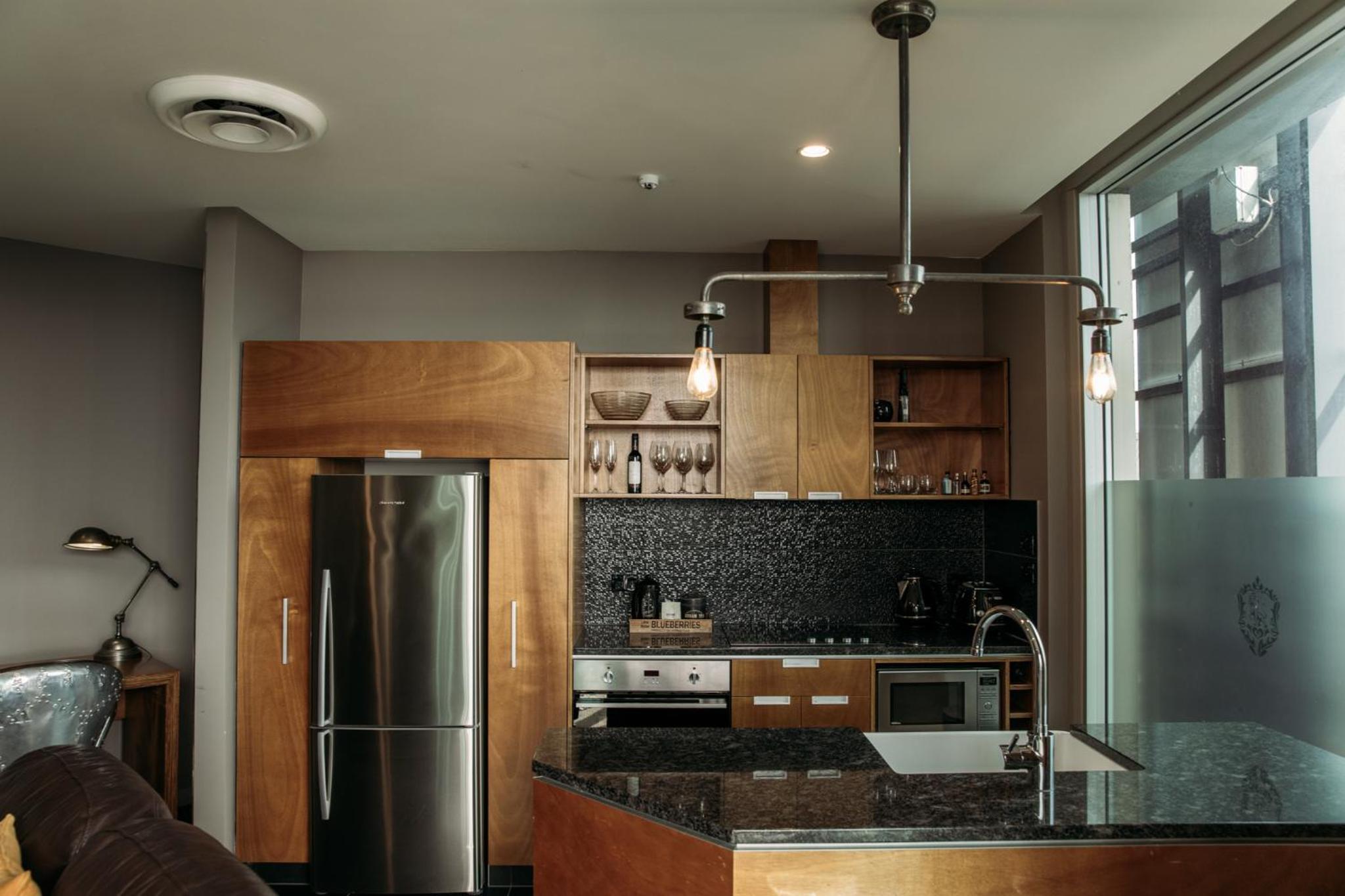 Luxury Two-Bedroom Apartment (King Henry Suite) thumbnail 5