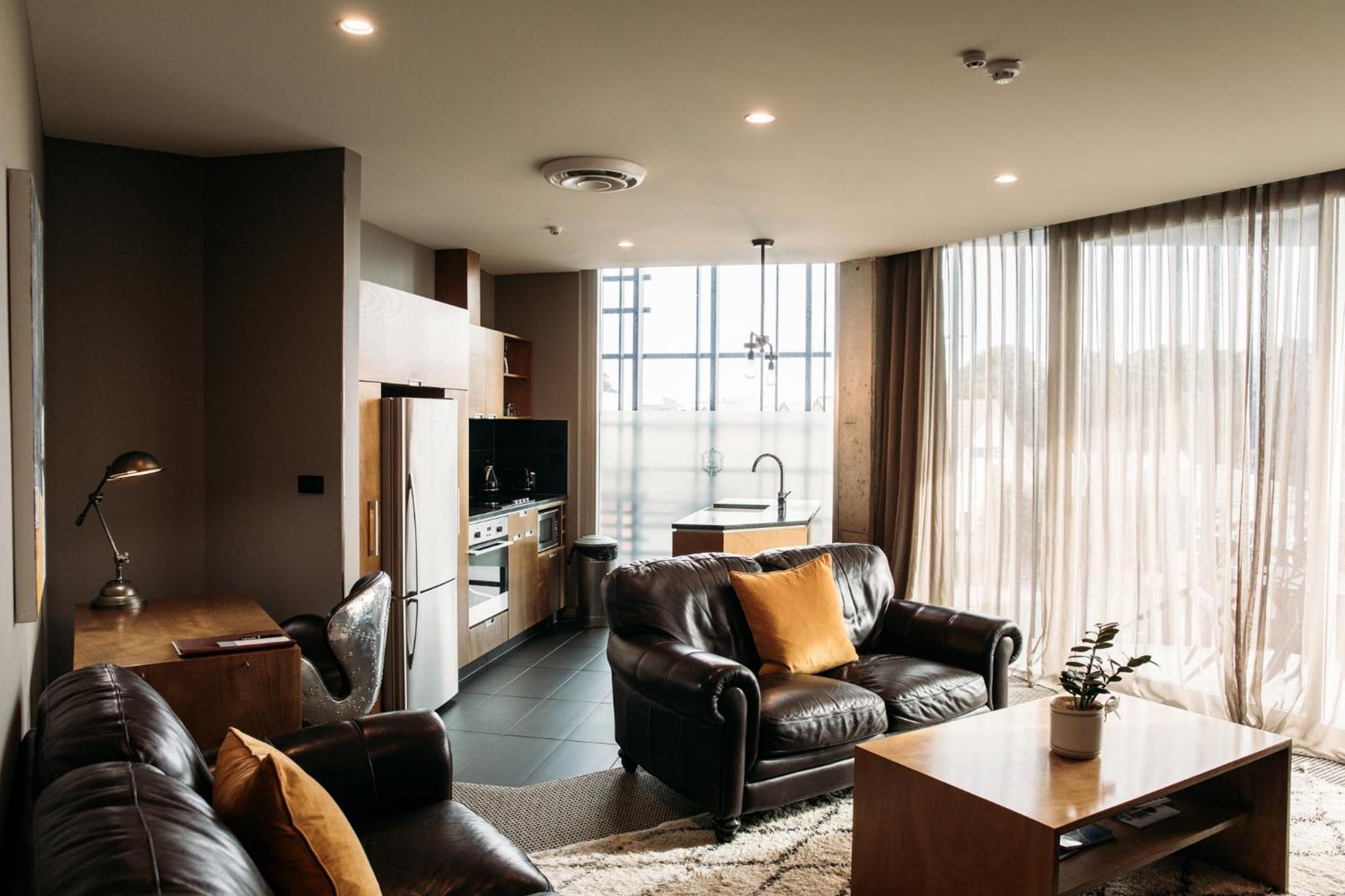 Luxury Two-Bedroom Apartment (King Henry Suite)