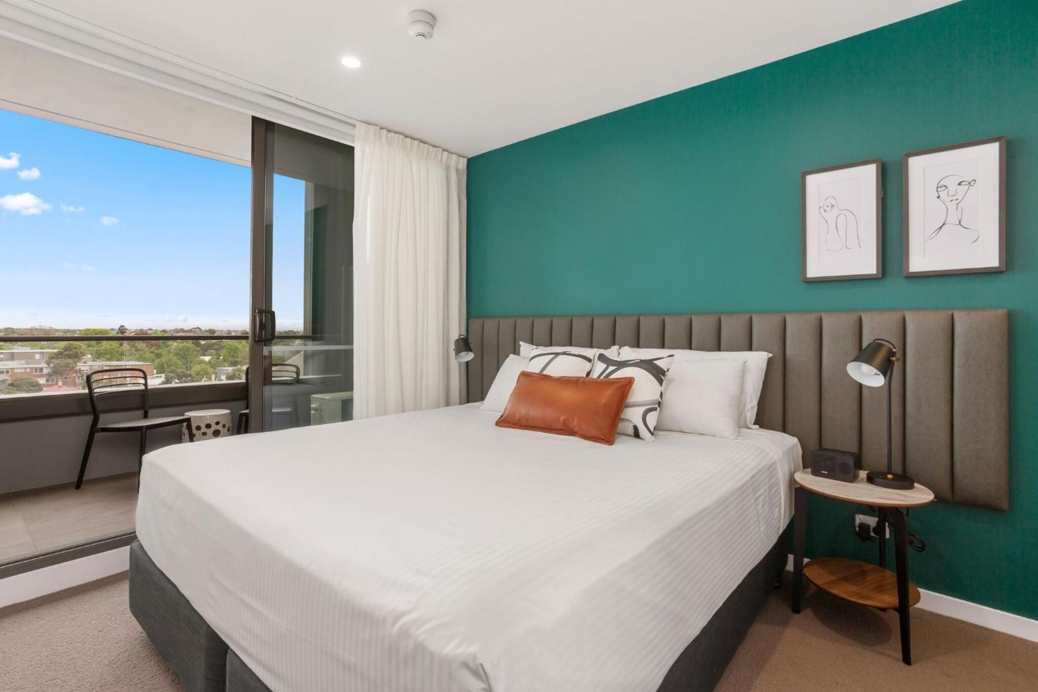 Premium One-Bedroom Apartment with King Bed and Balcony - Photo 1