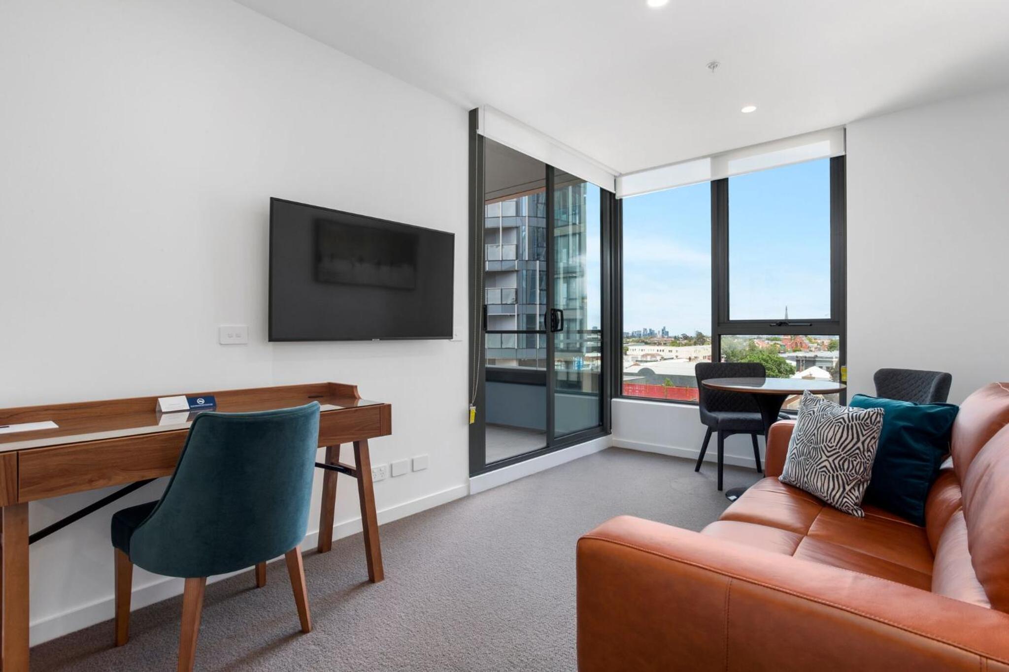 One-Bedroom King Apartment with Balcony - Photo 4