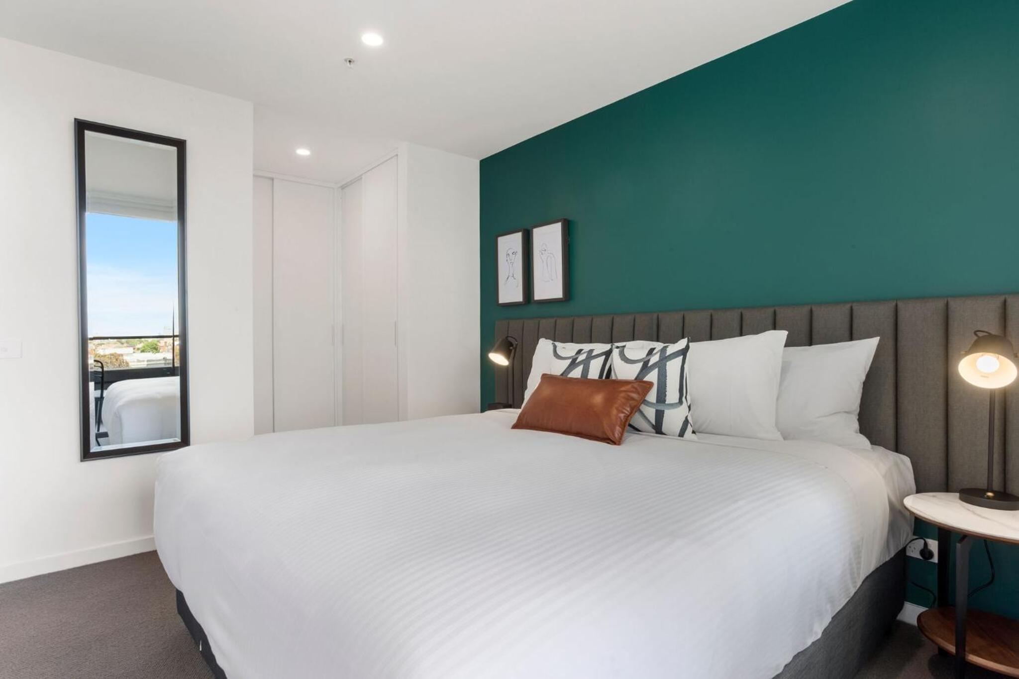 One-Bedroom King Apartment with Balcony - Photo 6