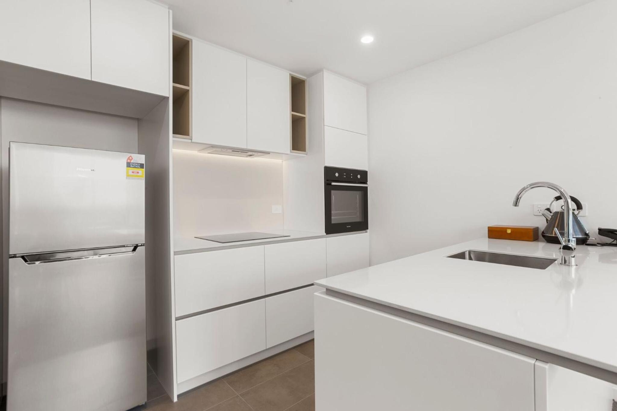 Premium One-Bedroom Apartment with King Bed and Balcony - Photo 3