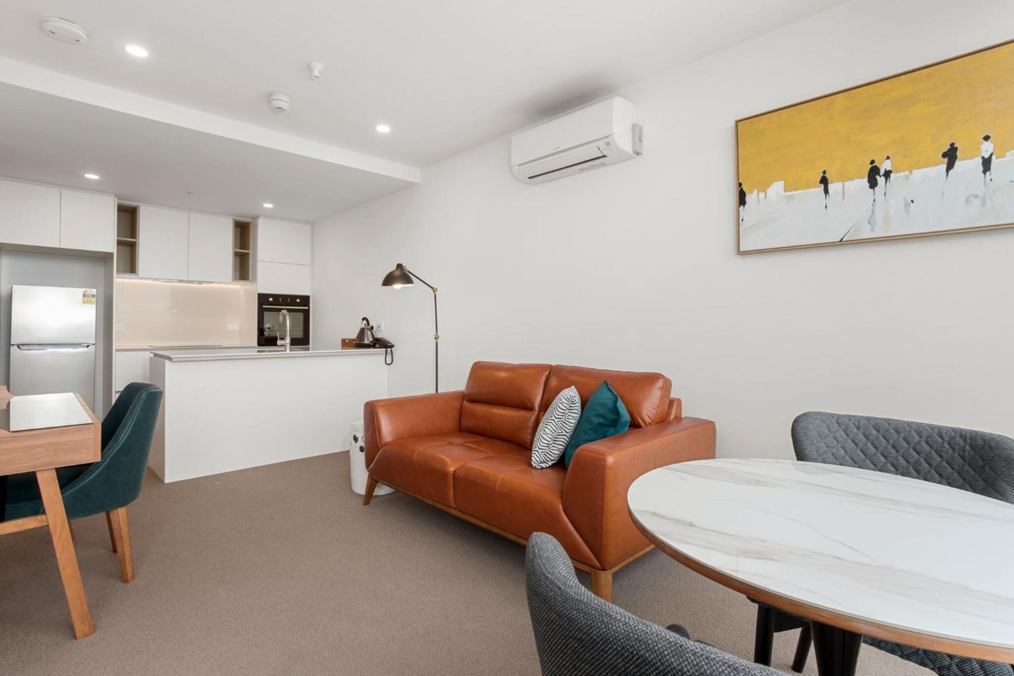 Premium One-Bedroom Apartment with King Bed and Balcony - Photo 2
