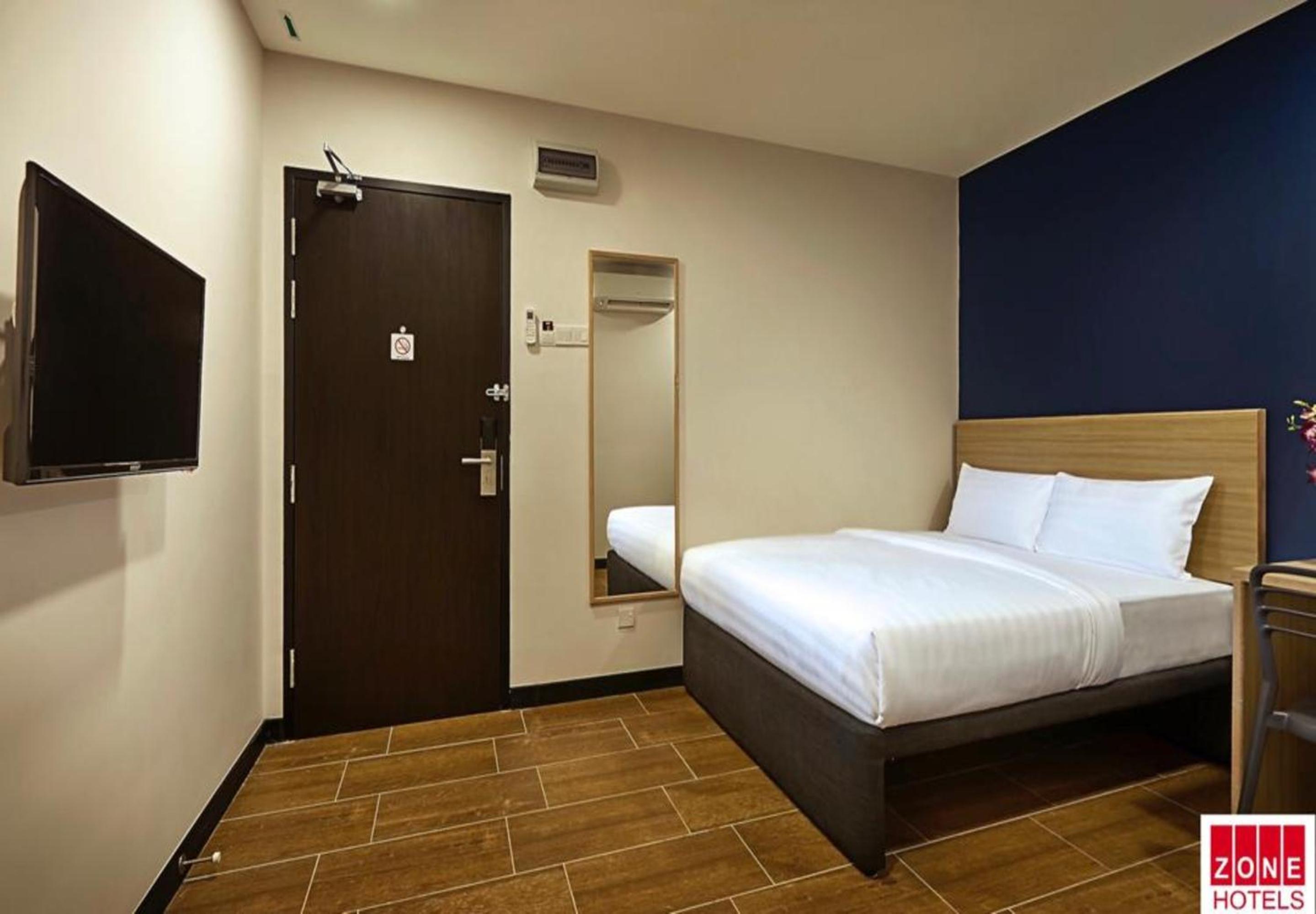Standard Queen Room (No Window) - Disability Access - Photo 11