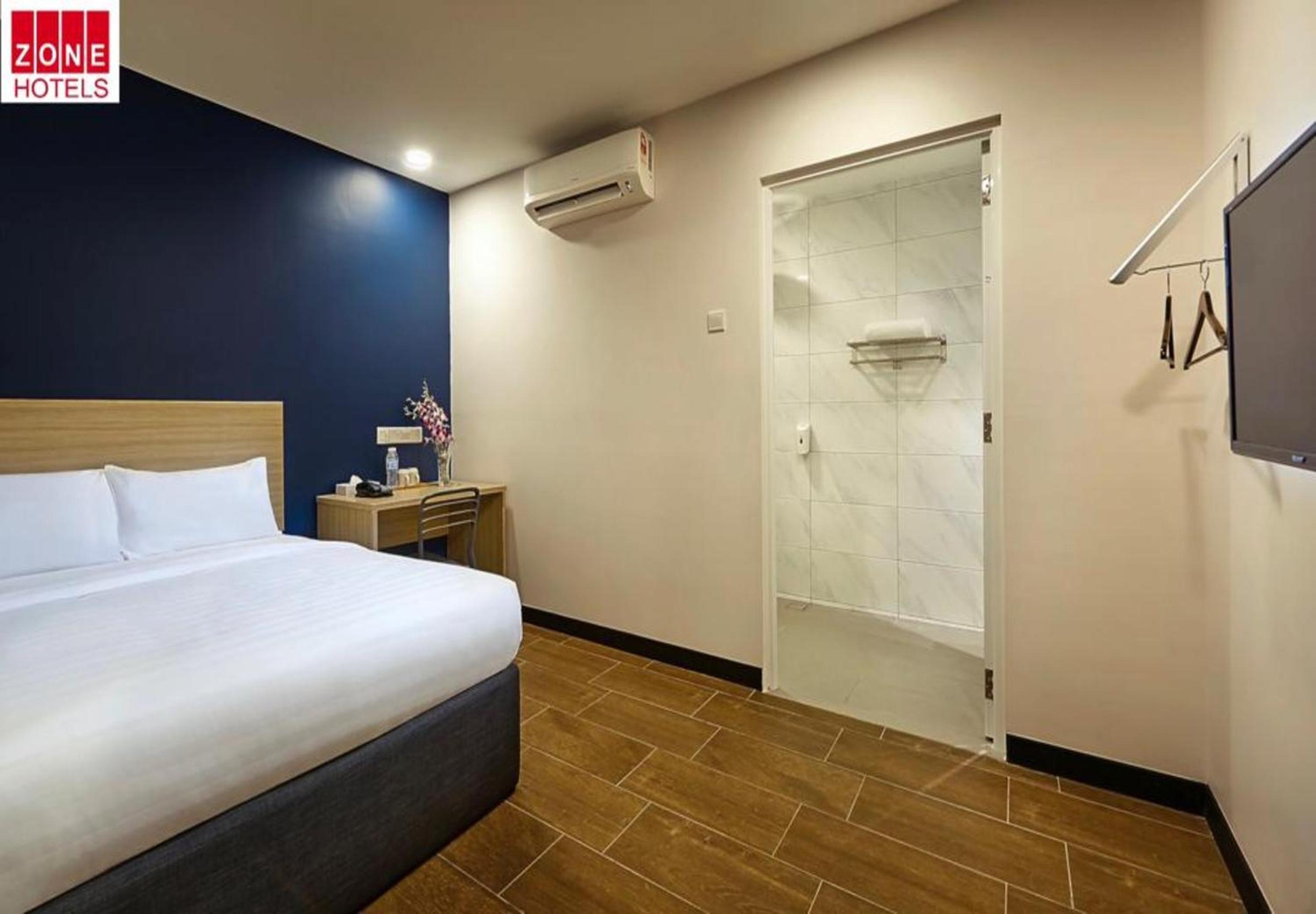 Standard Queen Room (No Window) - Disability Access - Photo 9