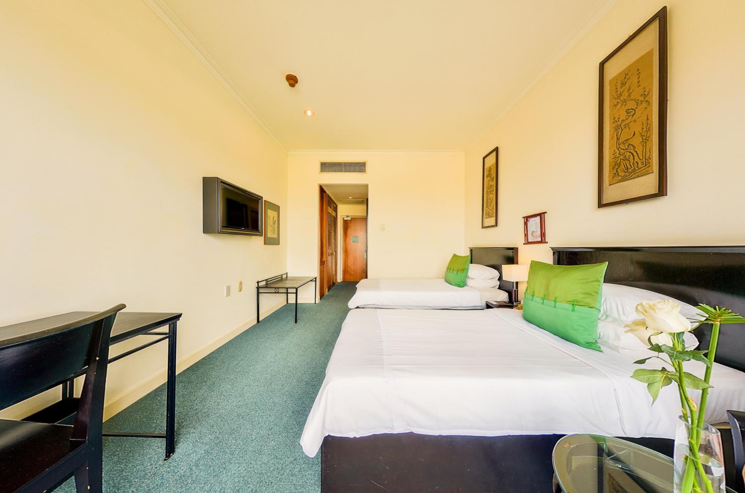 Superior Double or Twin Room with City View - Photo 2