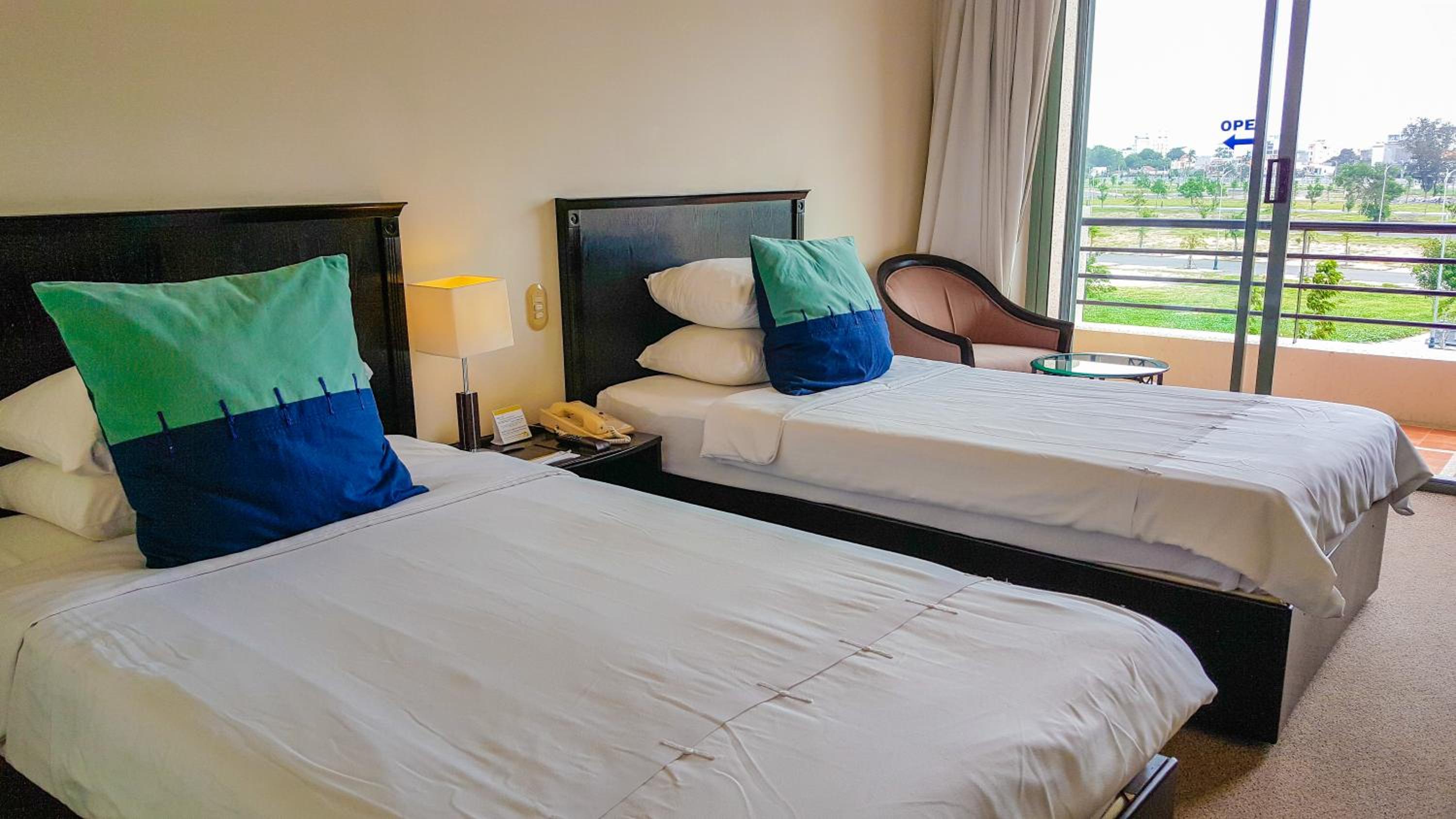 Superior Double or Twin Room with City View - Photo 3