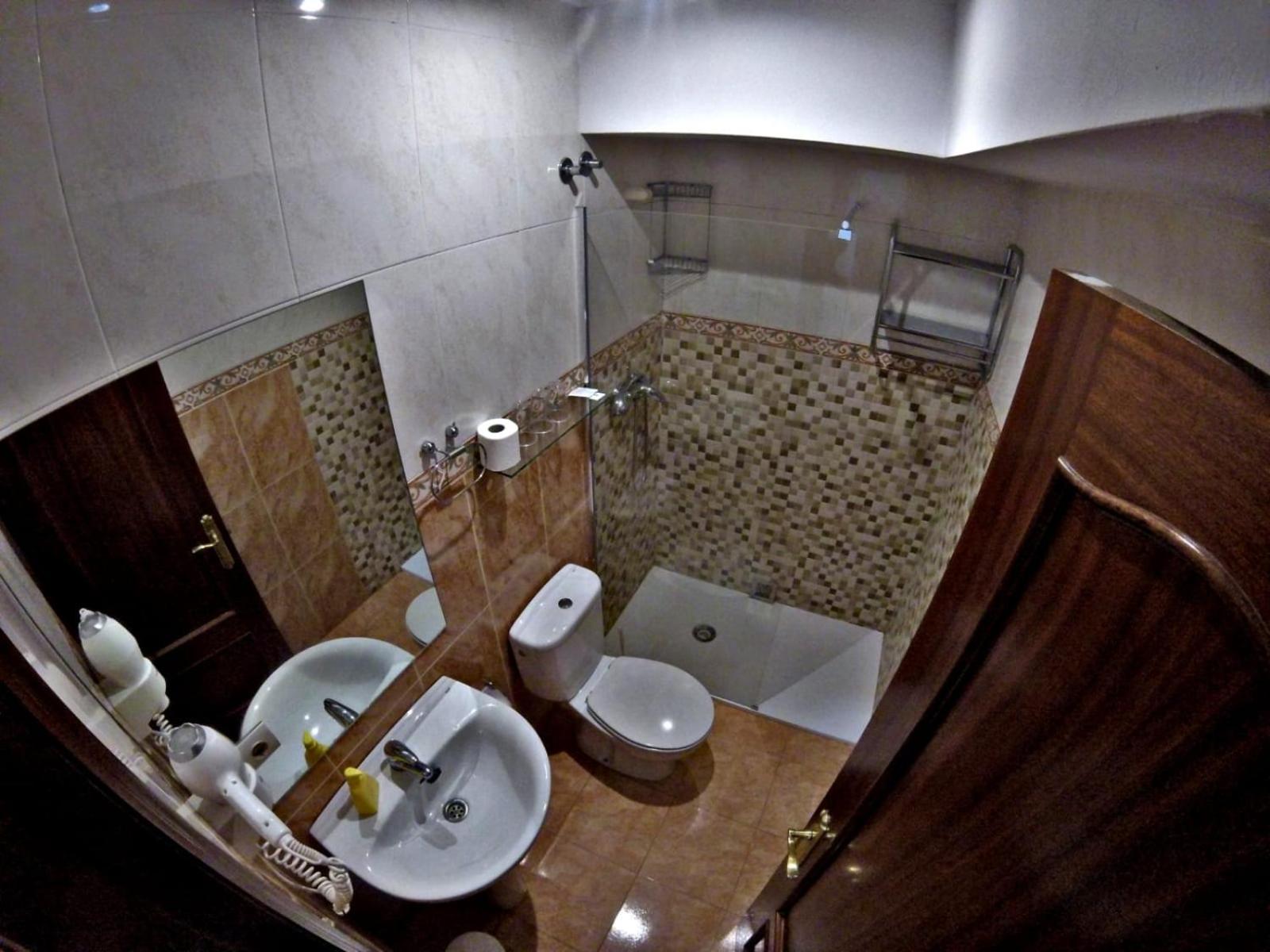 Twin Room - Photo 2