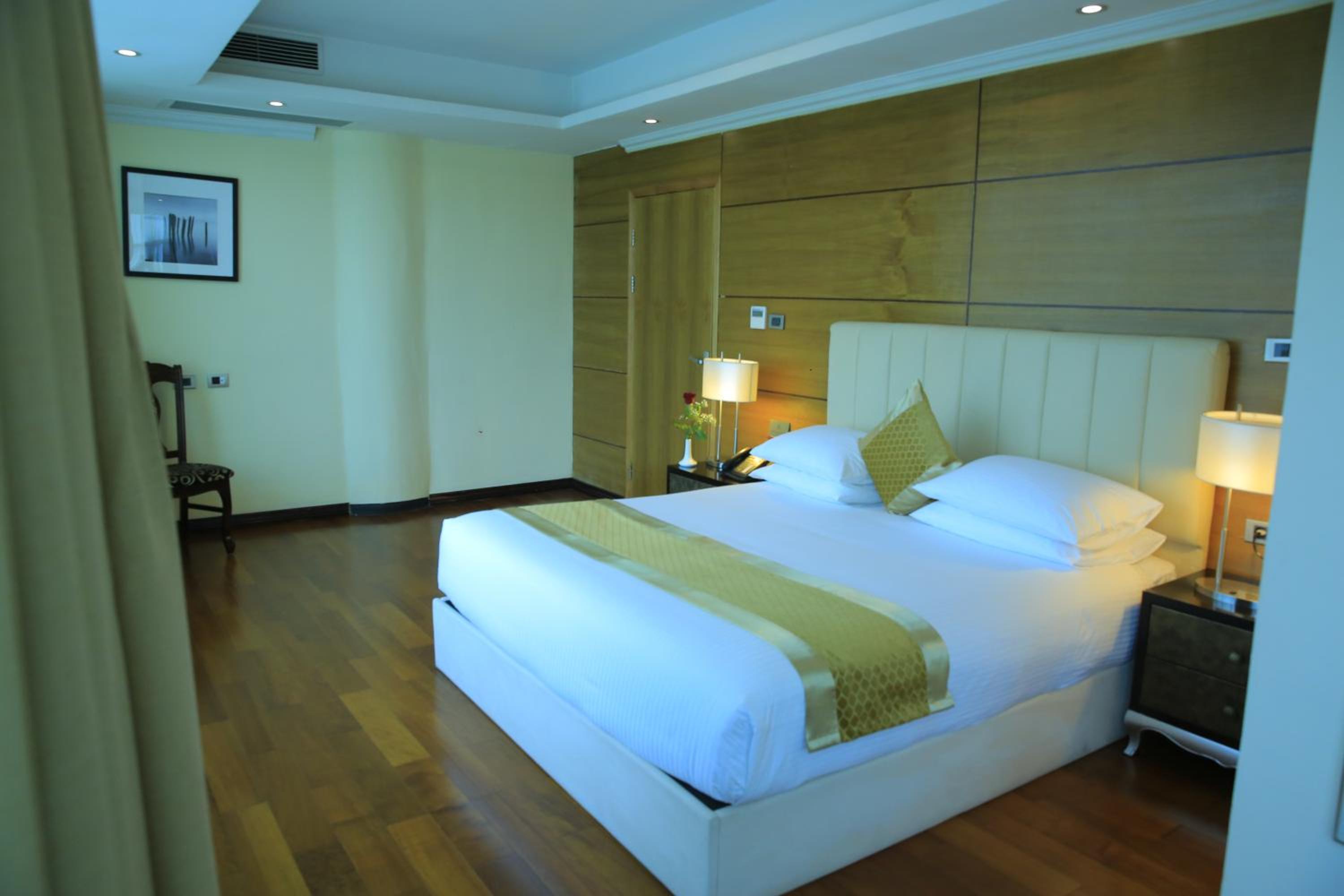 One-Bedroom Apartment - Photo 1