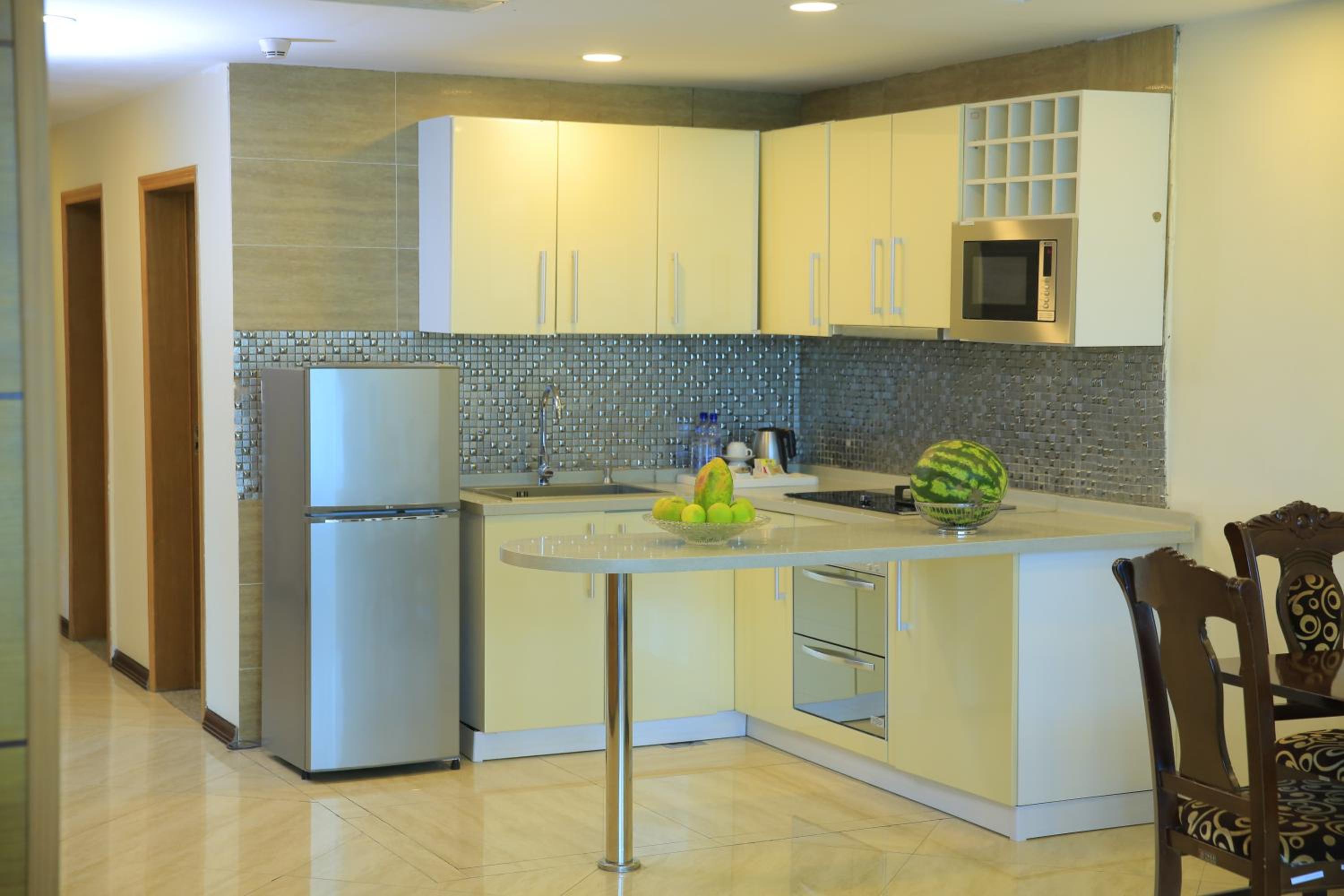 One-Bedroom Apartment - Photo 2