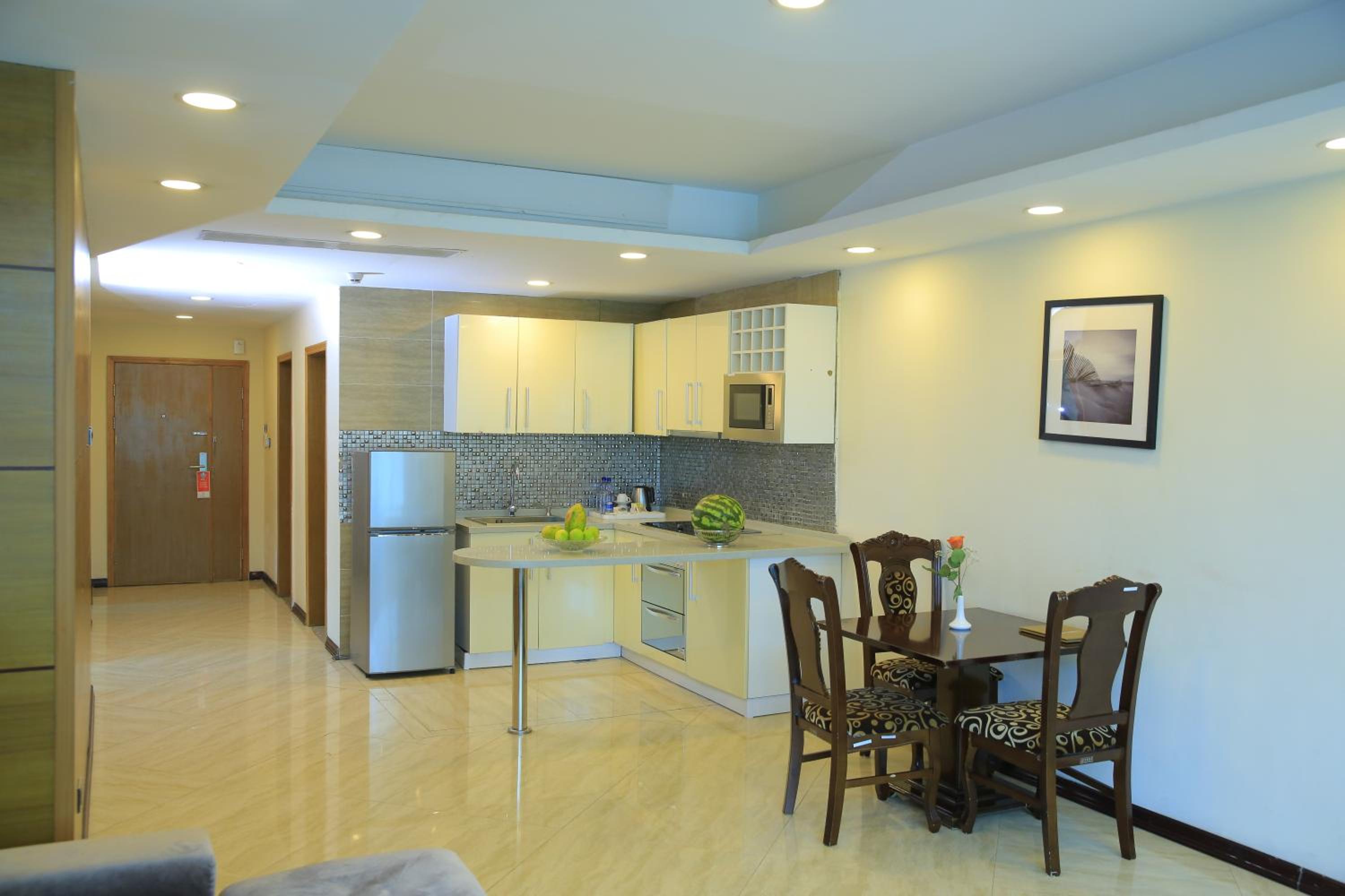 One-Bedroom Apartment - Photo 3