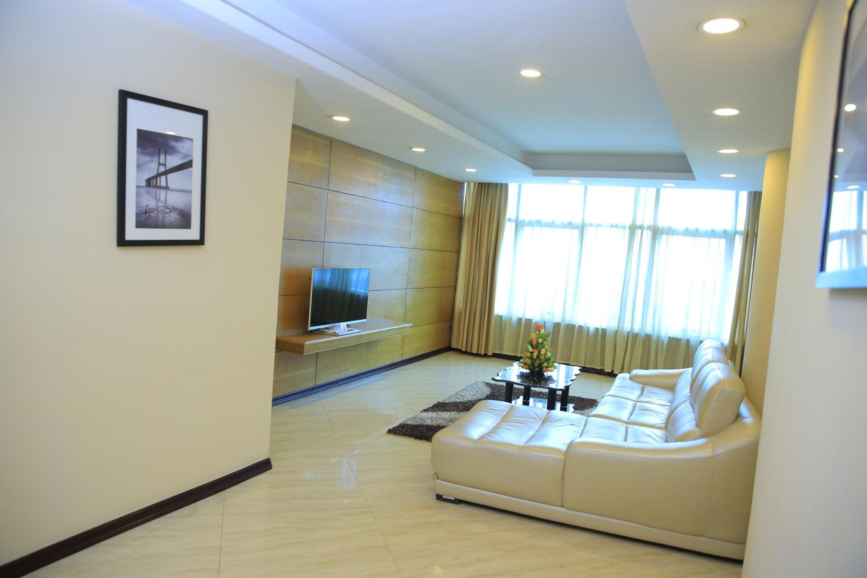 One-Bedroom Apartment - Photo 4