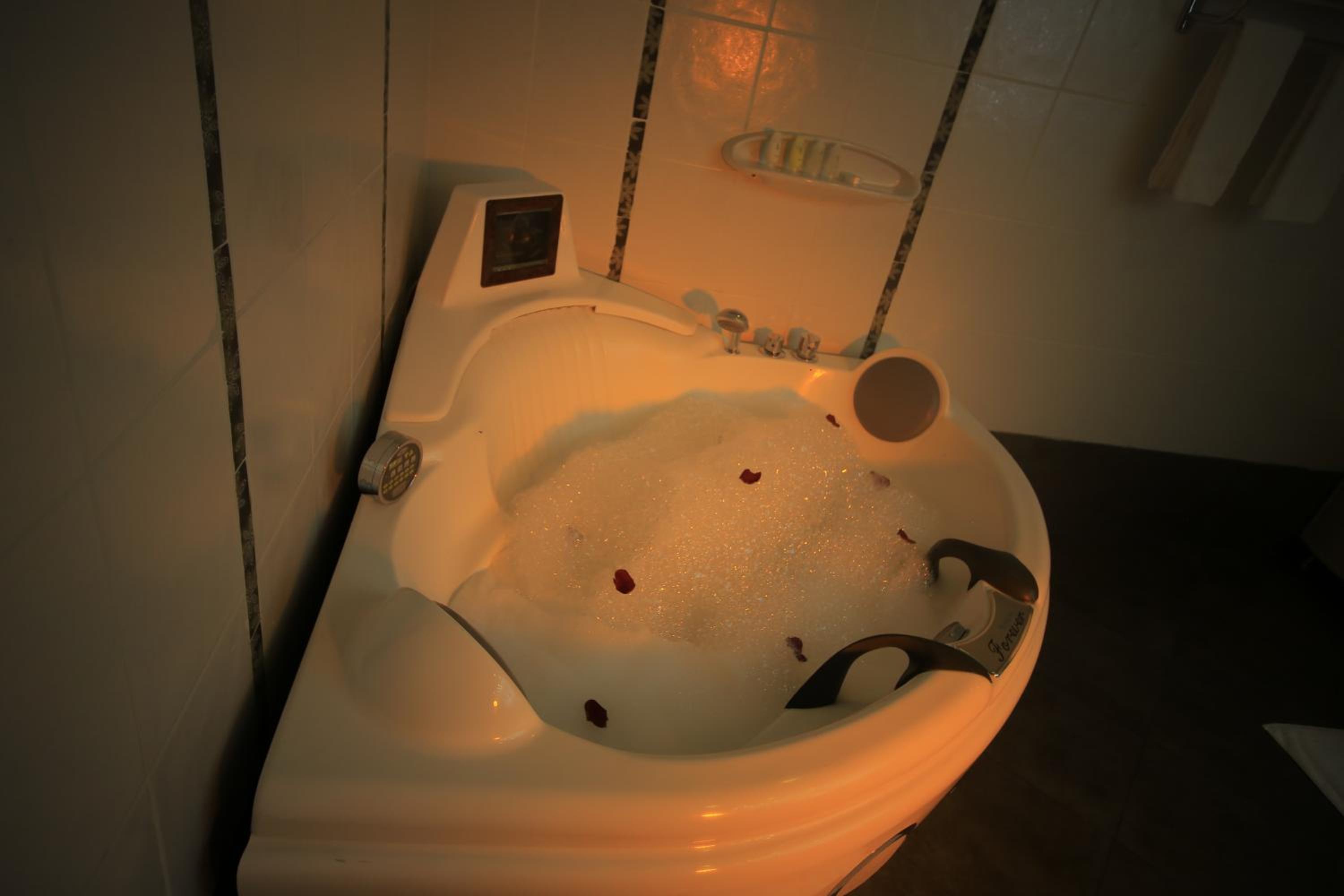 Executive Suite - Photo 5