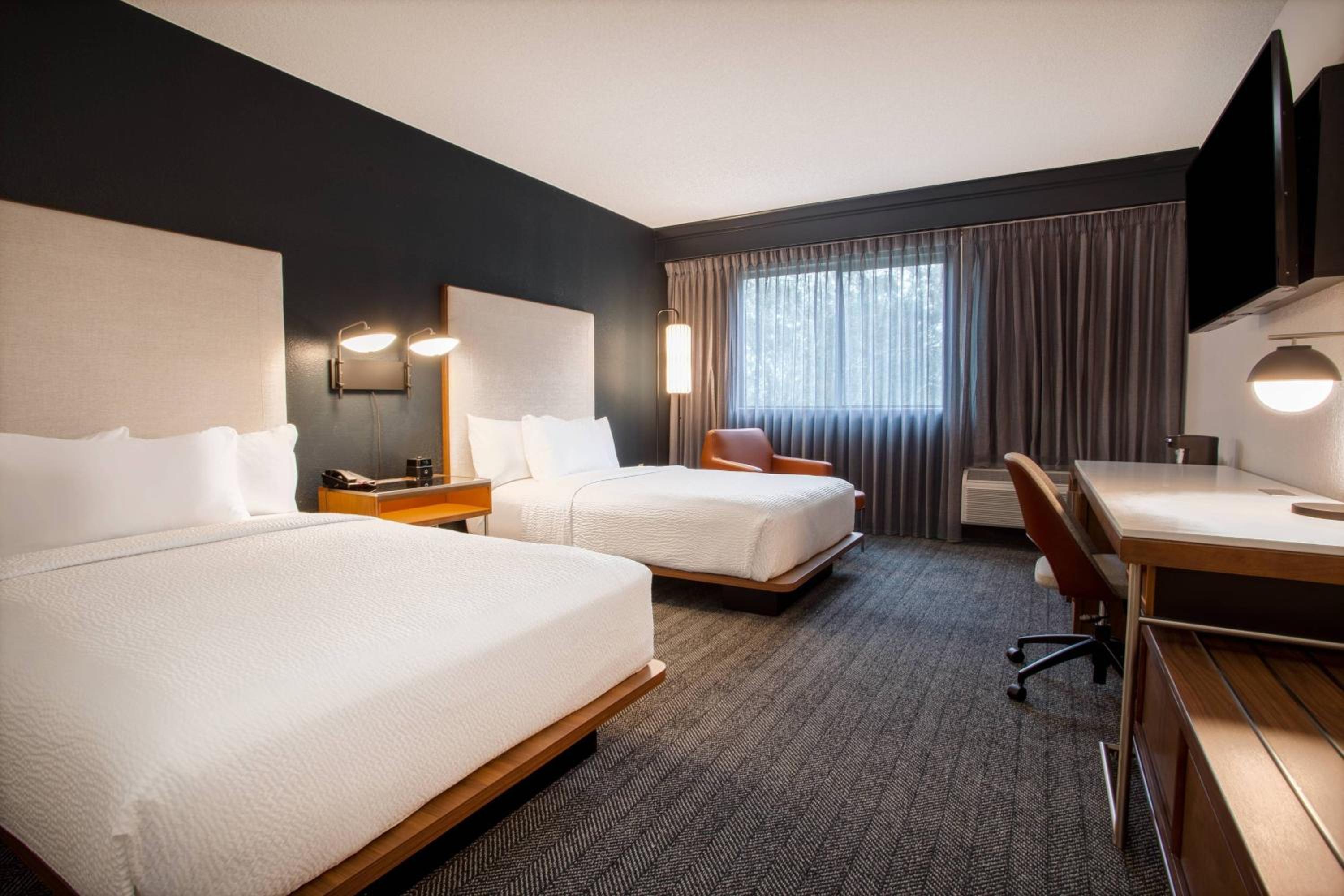 Queen Room with Two Queen Beds - Hearing Accessible