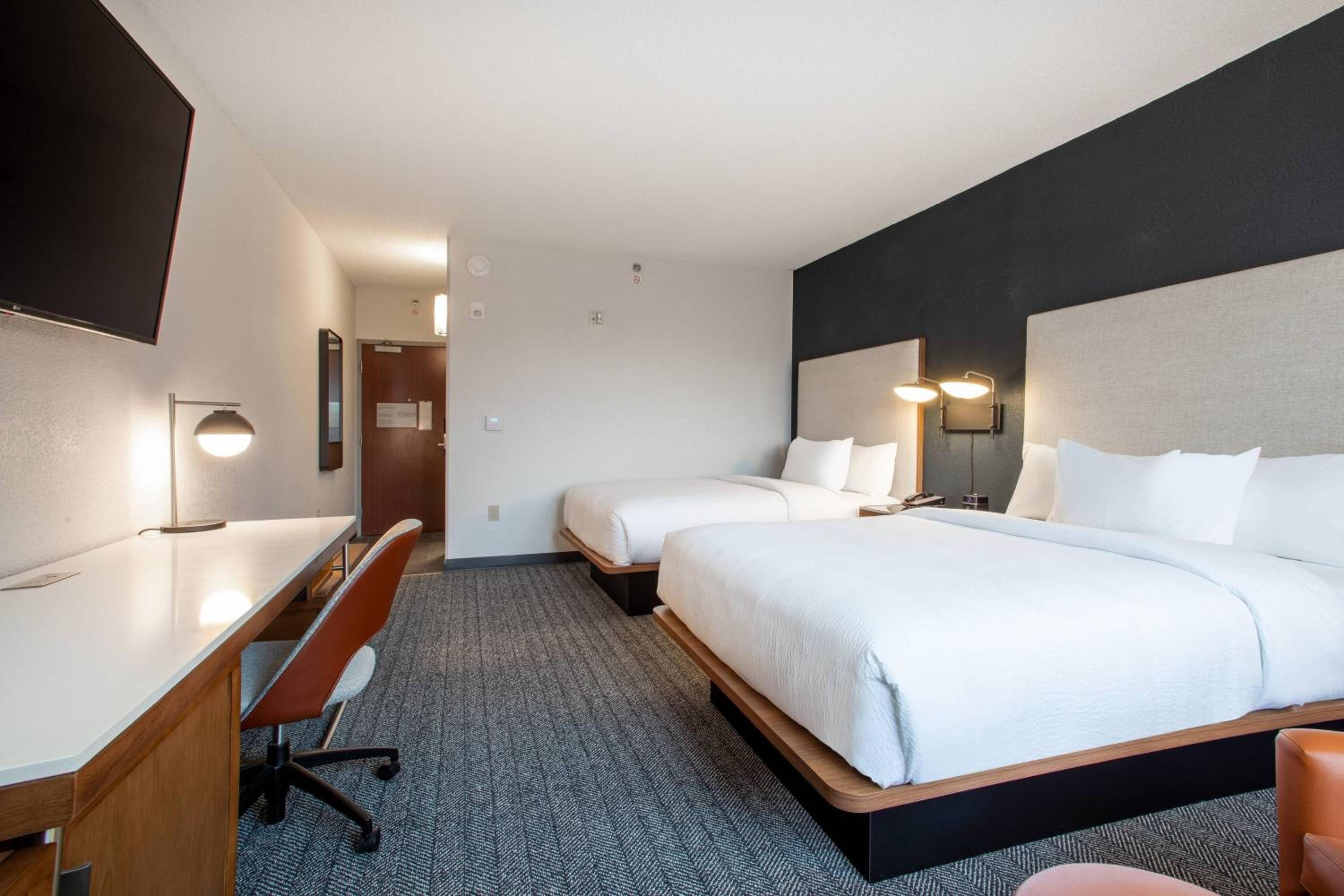 Double Room with Two Double Beds and Bathtub - Mobility Access/Hearing Accessible