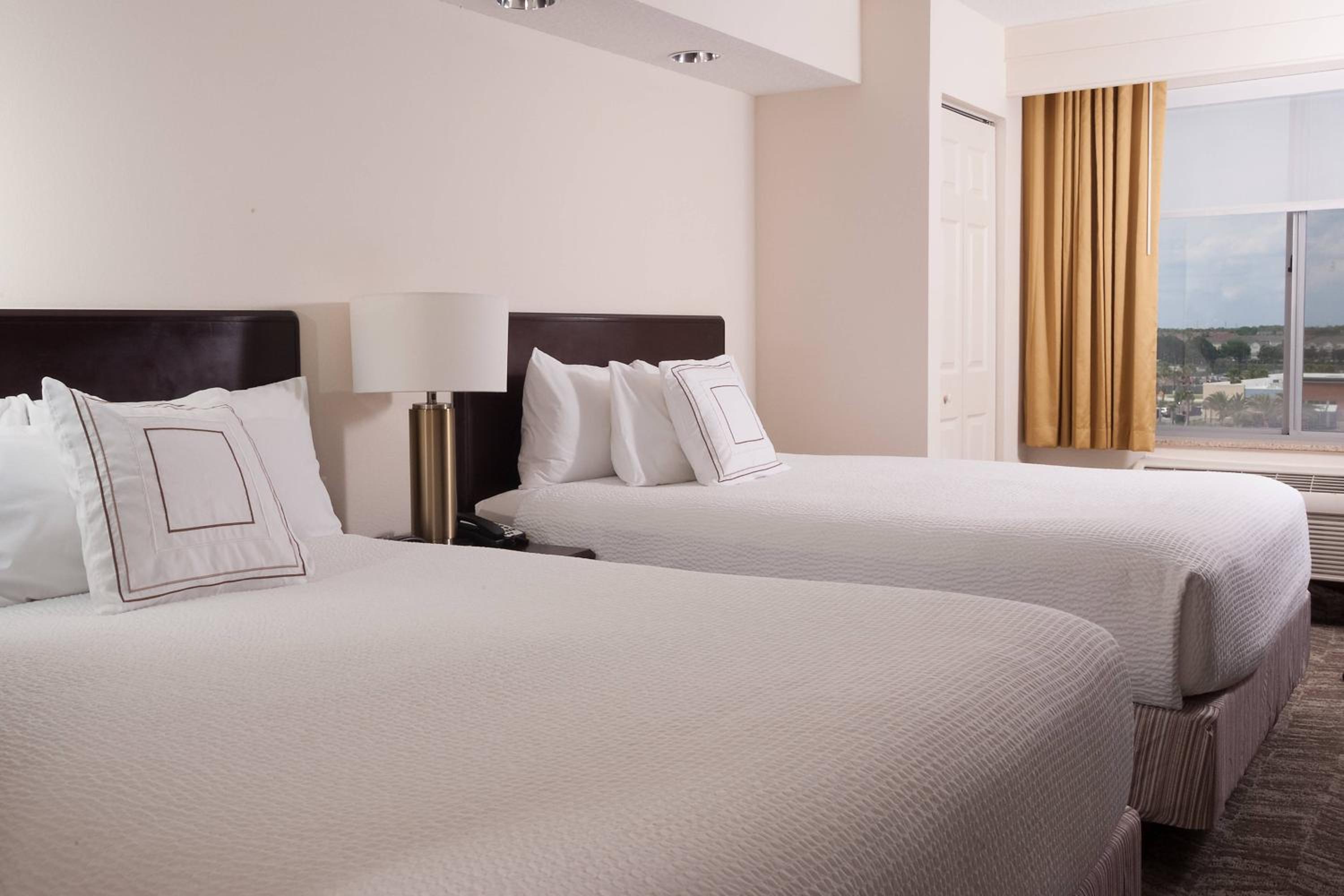 Queen Suite with Two Queen Beds, Roll-In Shower and Trundle Sofa - Mobility Access/Hearing Accessible