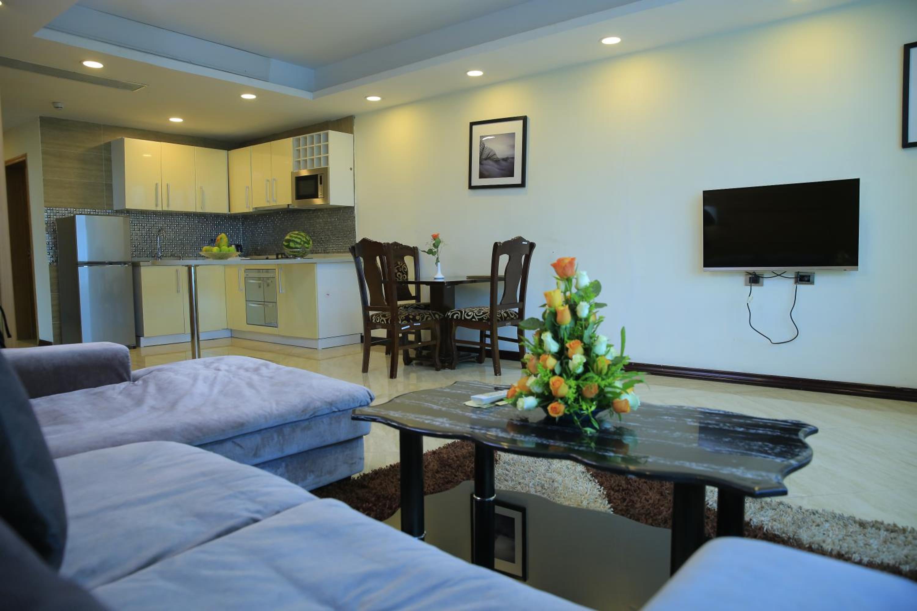 Executive Suite - Photo 4