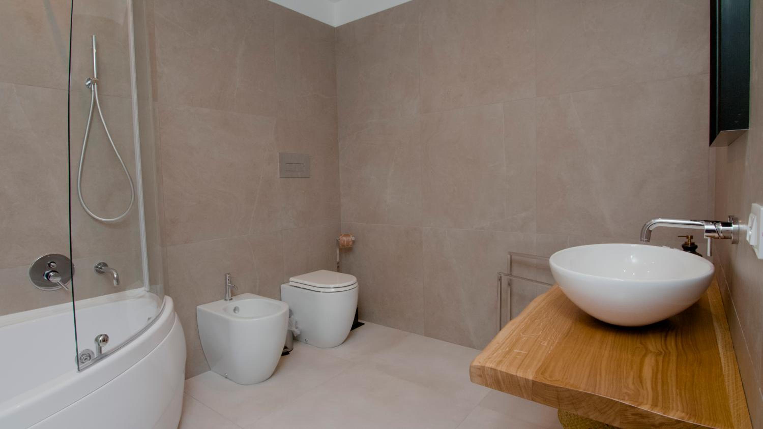 Double Room with Spa Bath photo 2