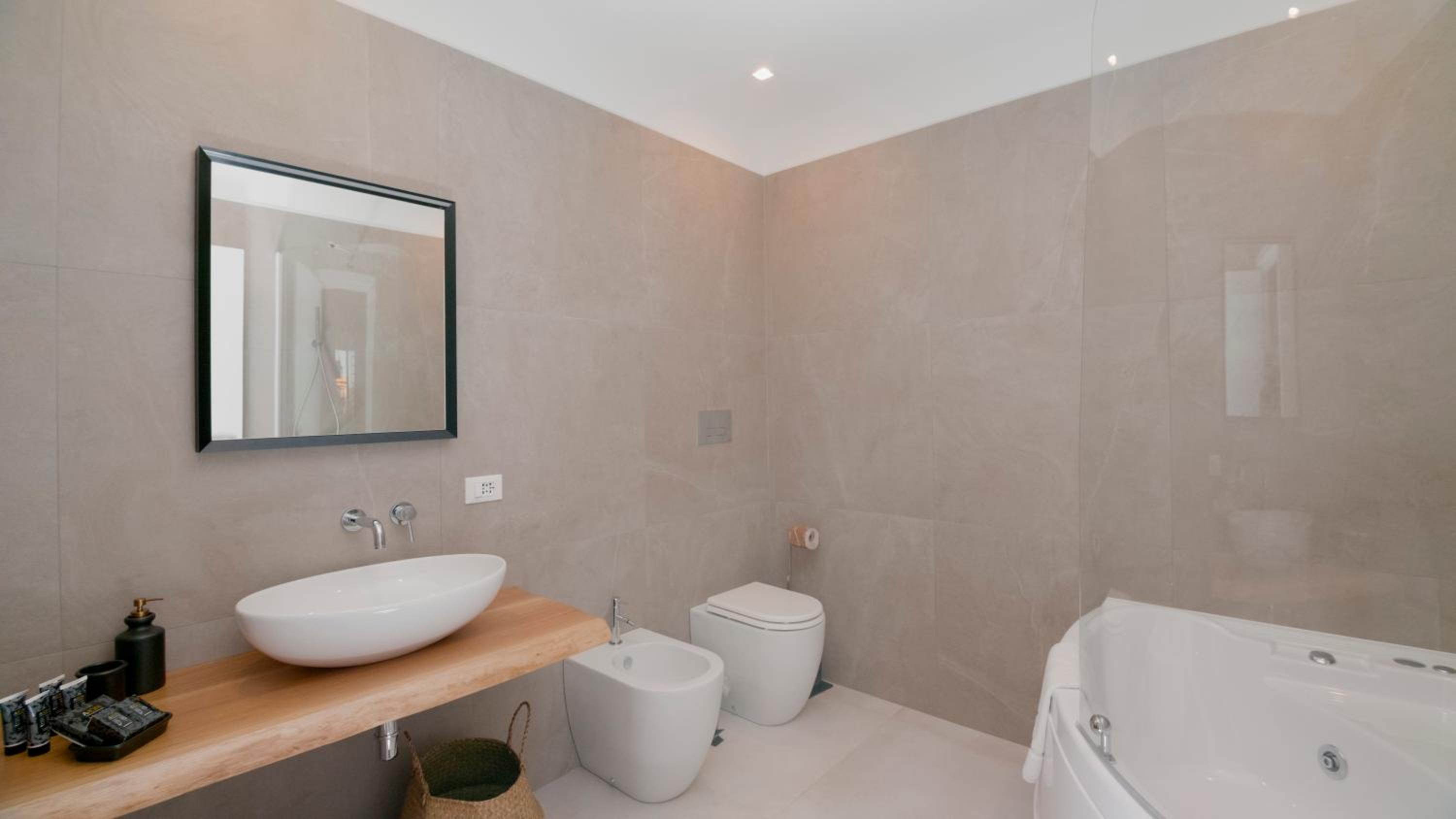 Queen Room with Pool View - Photo 5