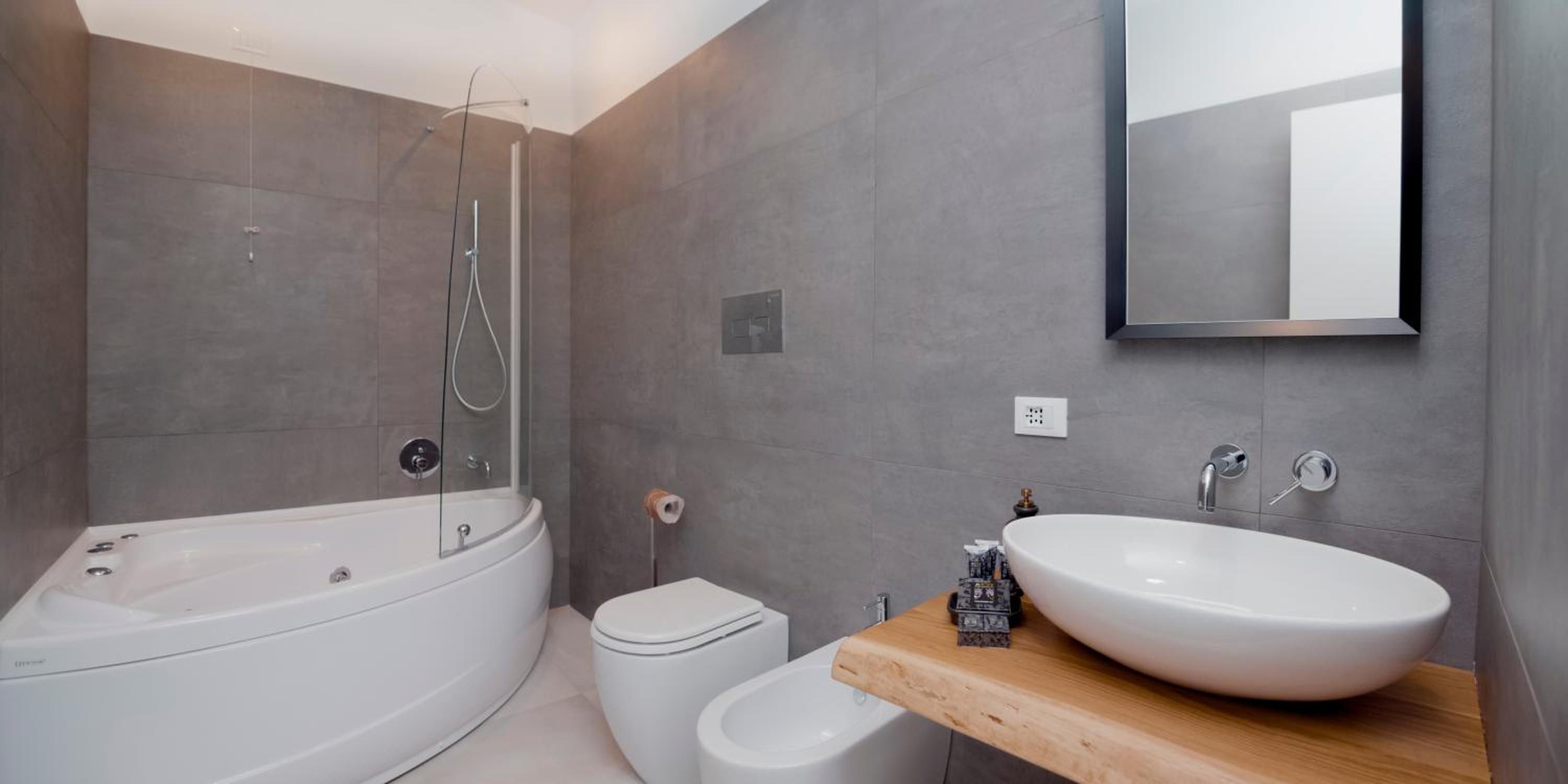 Double Room with Spa Bath - Photo 2
