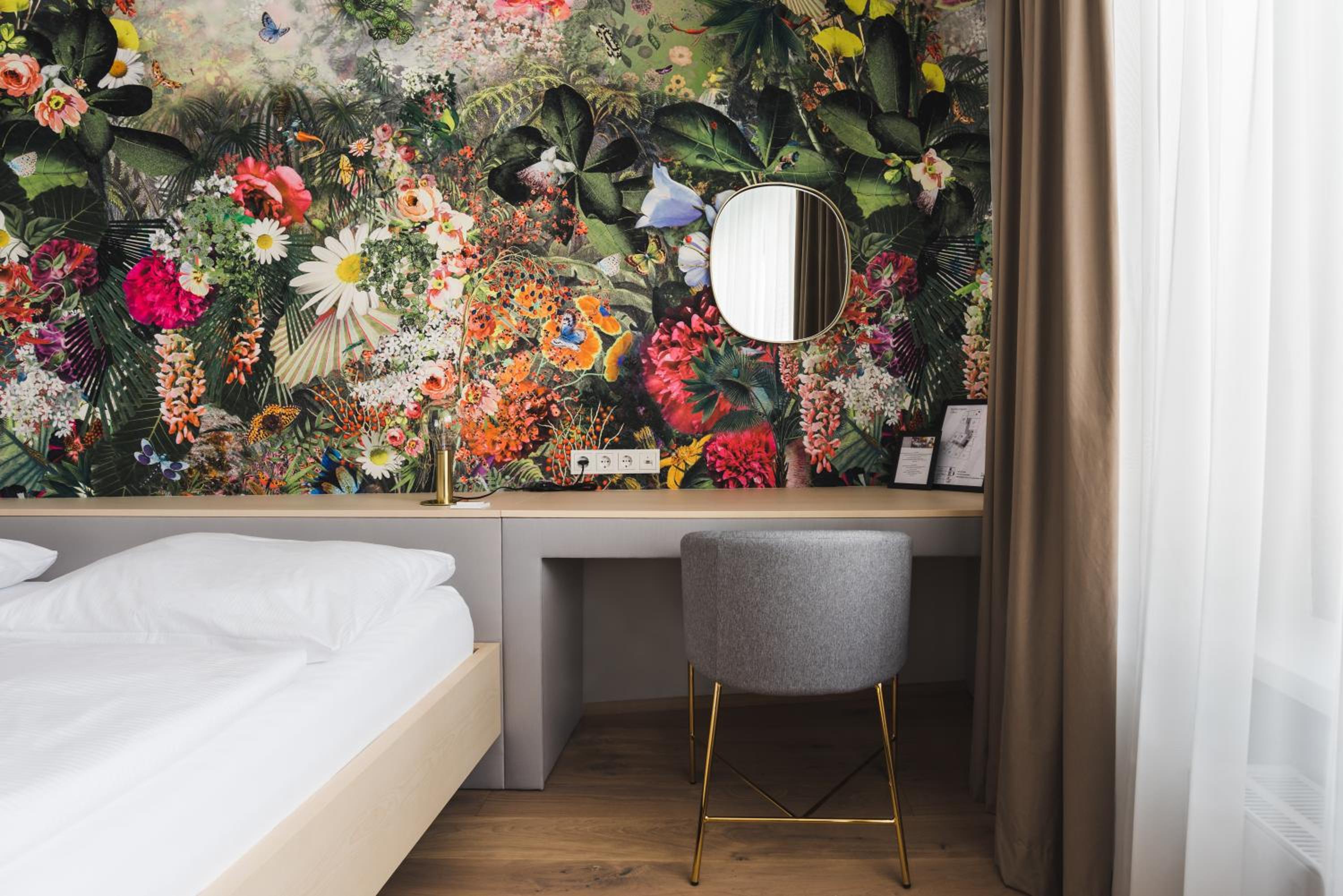 Premium Double Room - Photo 10