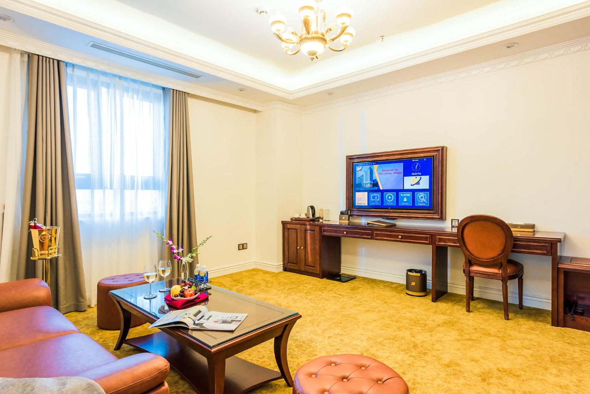 Suite with City View - Photo 2