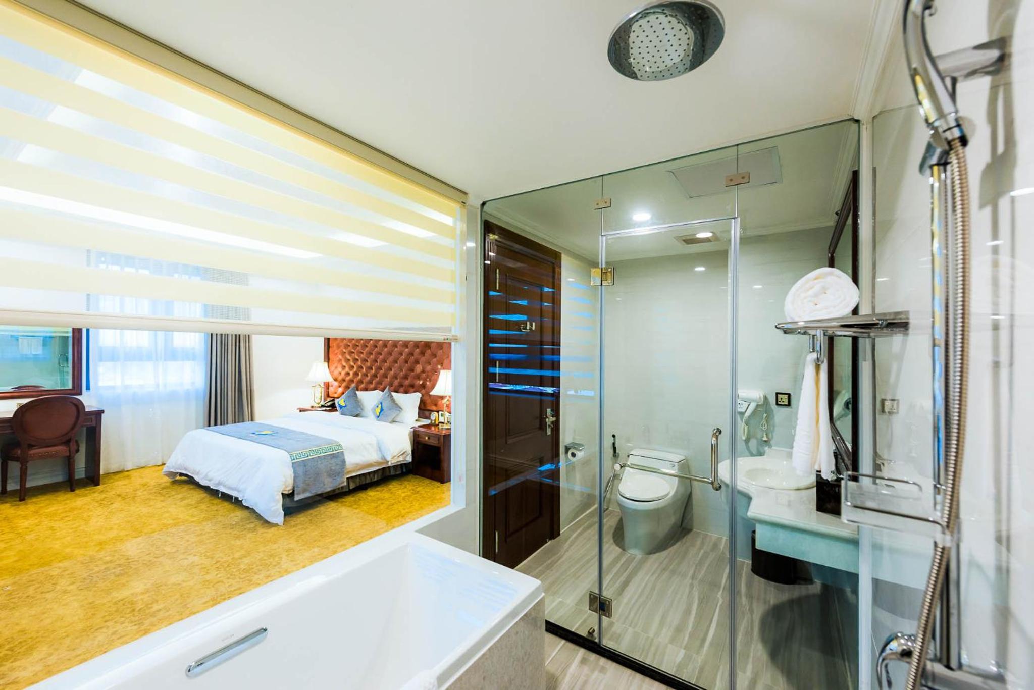Suite with City View - Photo 5