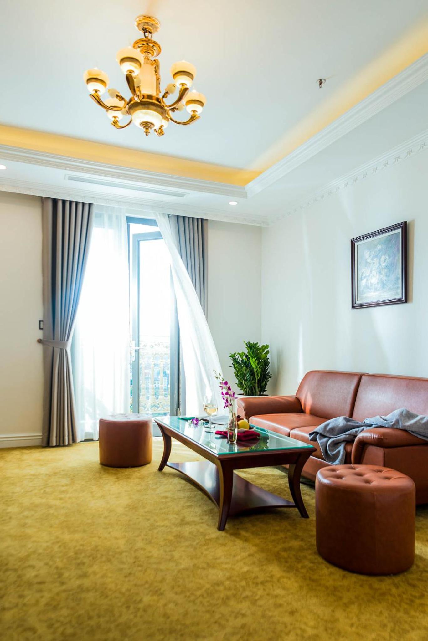 Suite with City View - Photo 4