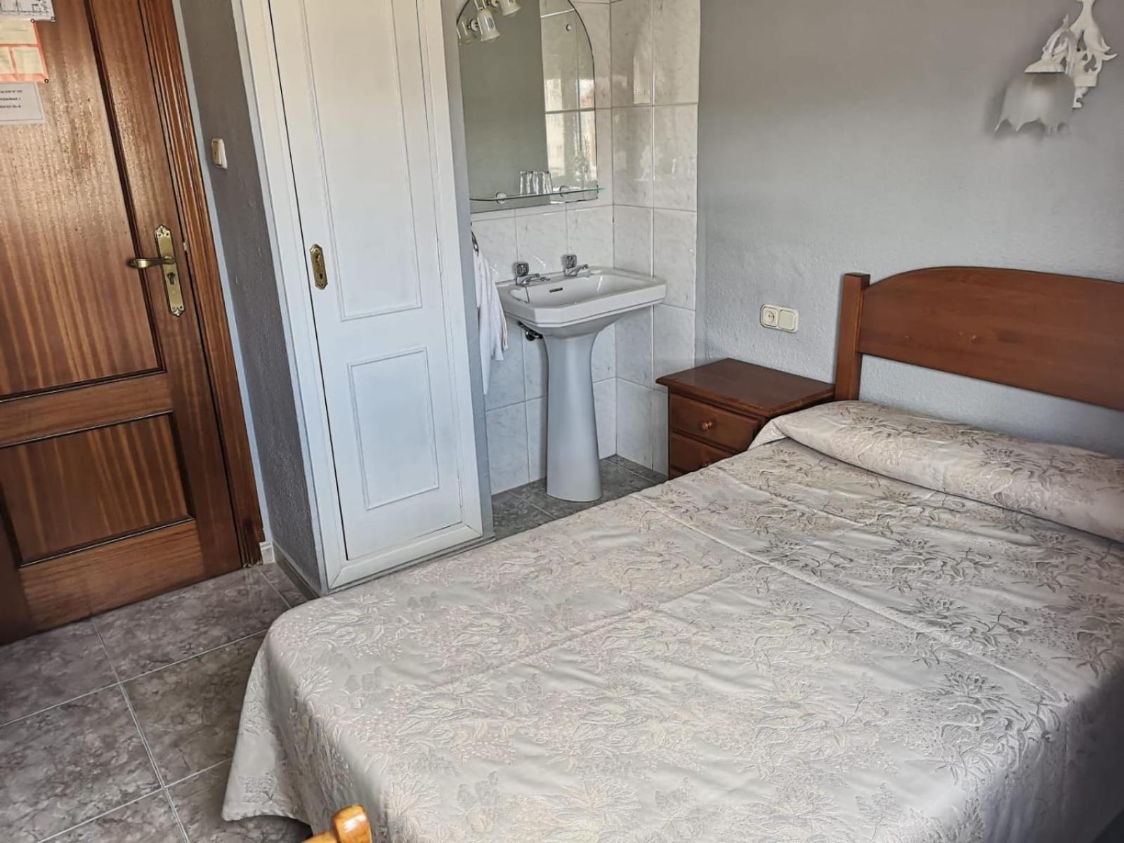 Habitación Doble Estándar con Baño Compartido