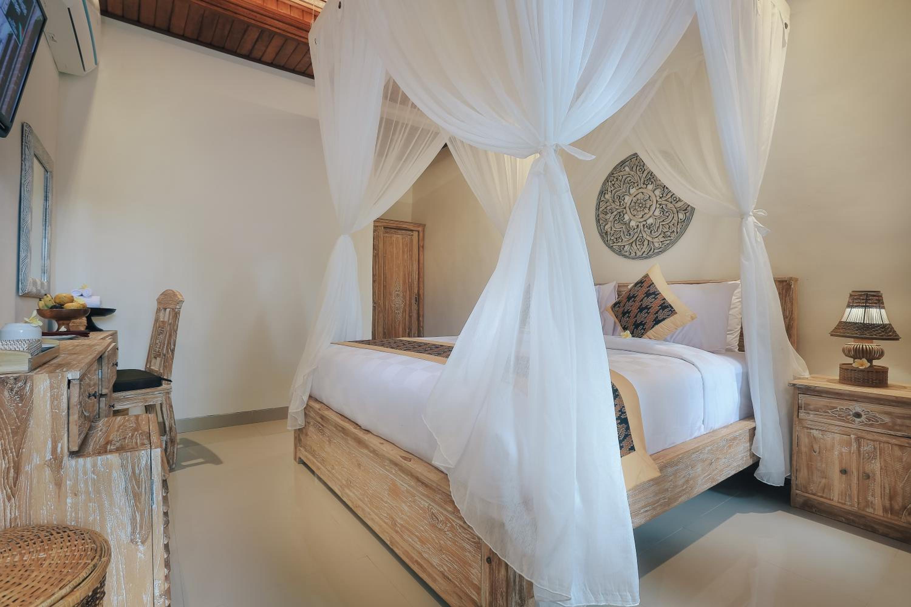 Double Room with Pool View - Photo 4