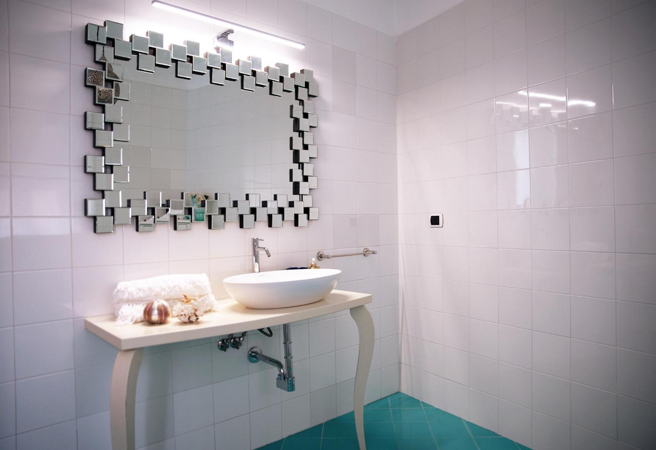 Double or Twin Room with Private Bathroom - Photo 2