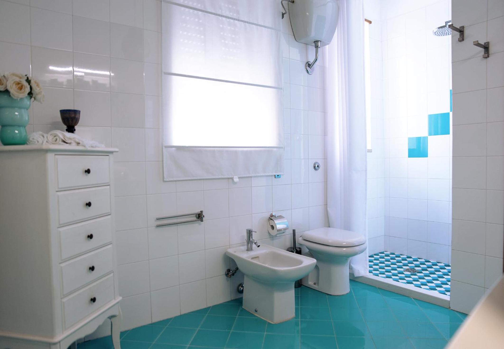 Double or Twin Room with Private Bathroom - Photo 7