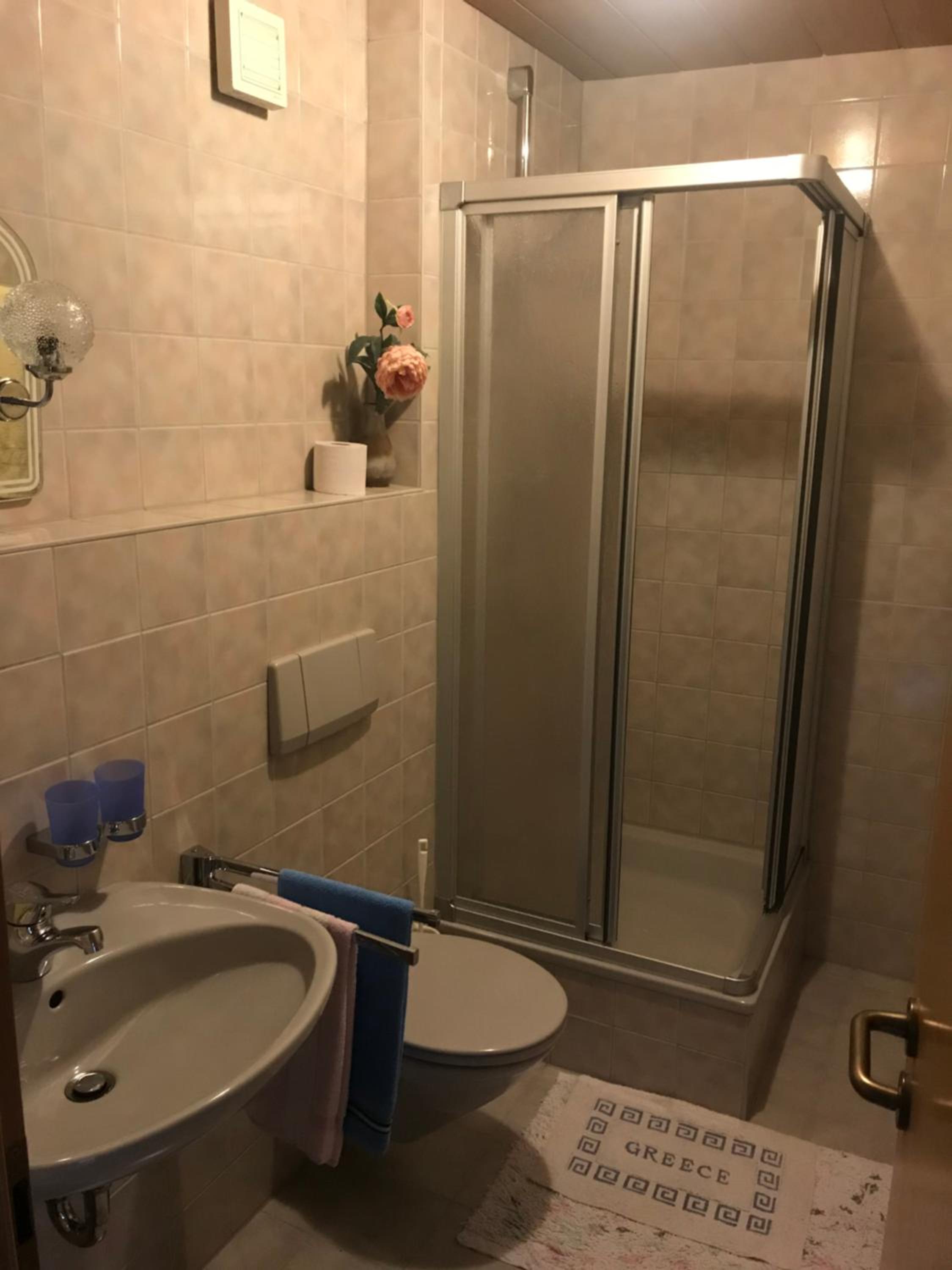 Twin Room with Bathroom - Photo 9